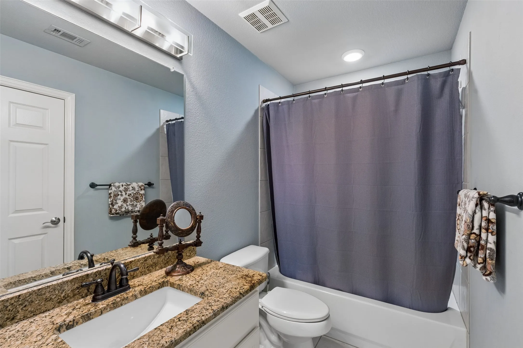 Single Family Residence For Sale in Denton County , 4605 Portsmouth Court, Flower Mound, Texas 75022, 4 Bedroom, 4 Bathroom, 3 Garage spaces, 4,292 Sqft, built in 2001, mls#21393909, Real Estate Agent in Flower Mound, Homes For Sale in Denton county, Homes For Sale in Flower Mound, Realtor in Flower Mound Texas, Real Estate Brokerage Independent Realty Texas, Luminita Cordes Realtor