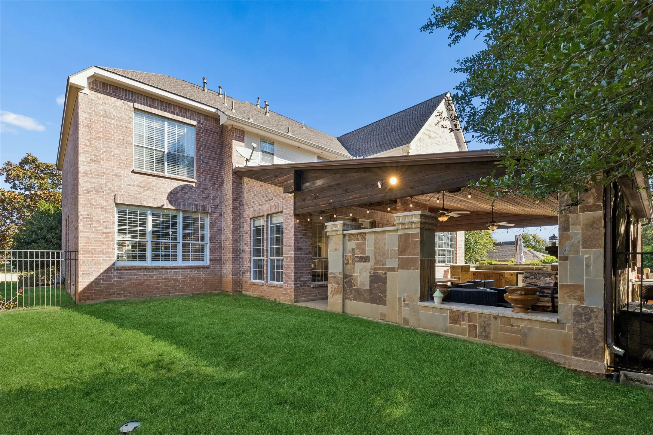 Single Family Residence For Sale in Denton County , 4605 Portsmouth Court, Flower Mound, Texas 75022, 4 Bedroom, 4 Bathroom, 3 Garage spaces, 4,292 Sqft, built in 2001, mls#21393909, Real Estate Agent in Flower Mound, Homes For Sale in Denton county, Homes For Sale in Flower Mound, Realtor in Flower Mound Texas, Real Estate Brokerage Independent Realty Texas, Luminita Cordes Realtor
