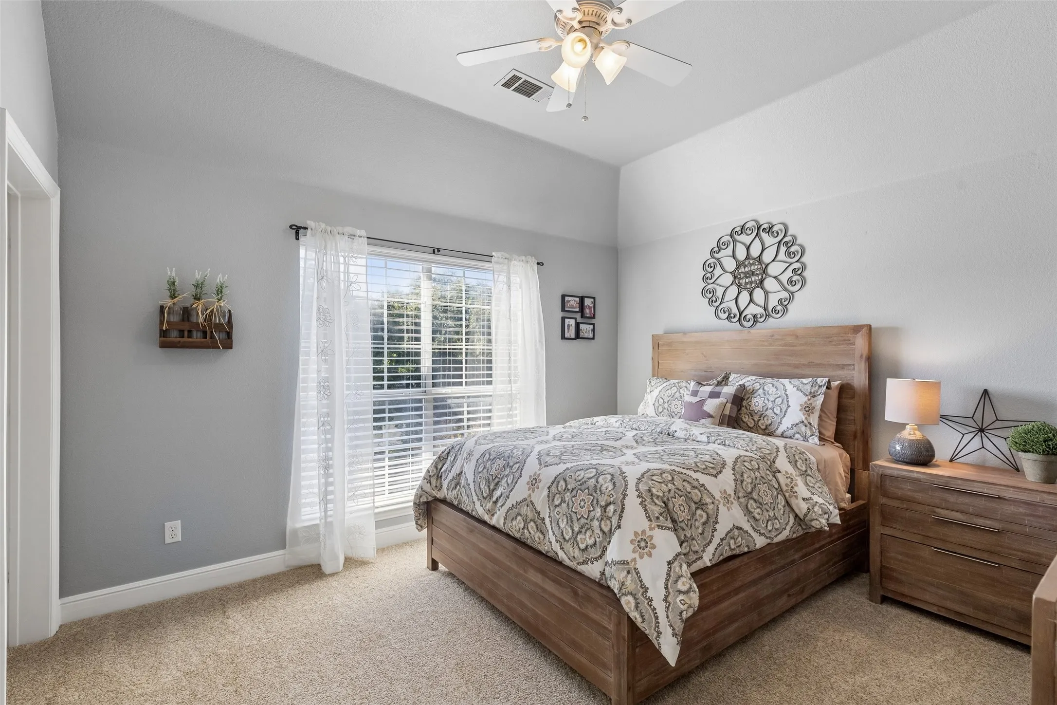 Single Family Residence For Sale in Denton County , 4605 Portsmouth Court, Flower Mound, Texas 75022, 4 Bedroom, 4 Bathroom, 3 Garage spaces, 4,292 Sqft, built in 2001, mls#21393909, Real Estate Agent in Flower Mound, Homes For Sale in Denton county, Homes For Sale in Flower Mound, Realtor in Flower Mound Texas, Real Estate Brokerage Independent Realty Texas, Luminita Cordes Realtor