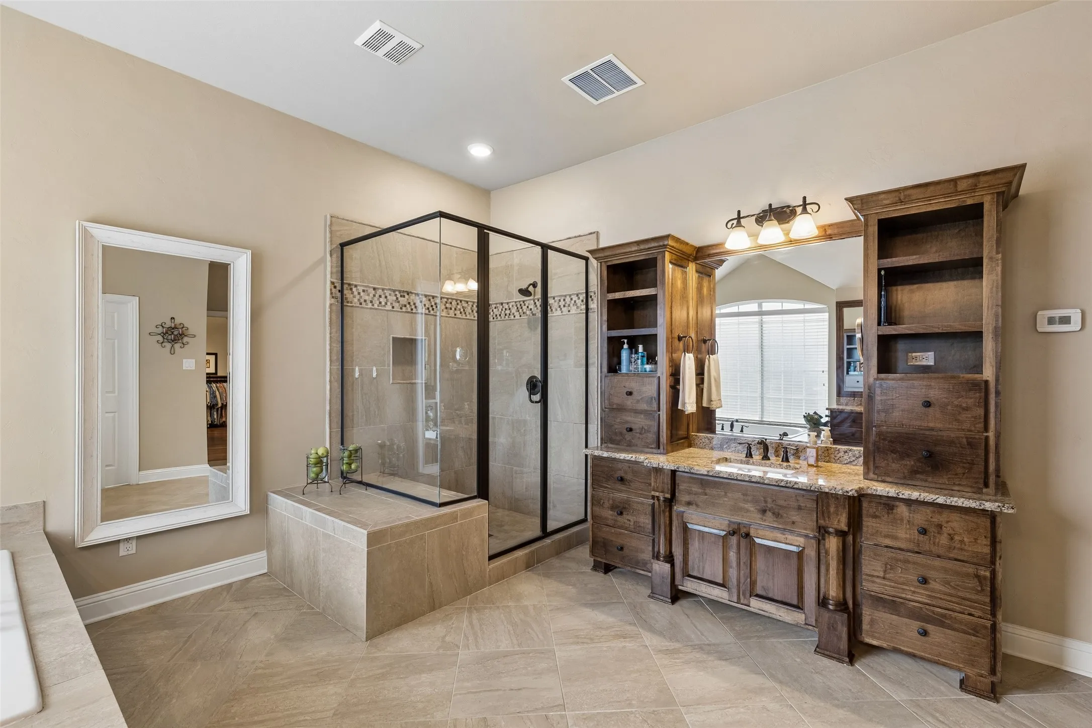 Single Family Residence For Sale in Denton County , 4605 Portsmouth Court, Flower Mound, Texas 75022, 4 Bedroom, 4 Bathroom, 3 Garage spaces, 4,292 Sqft, built in 2001, mls#21393909, Real Estate Agent in Flower Mound, Homes For Sale in Denton county, Homes For Sale in Flower Mound, Realtor in Flower Mound Texas, Real Estate Brokerage Independent Realty Texas, Luminita Cordes Realtor