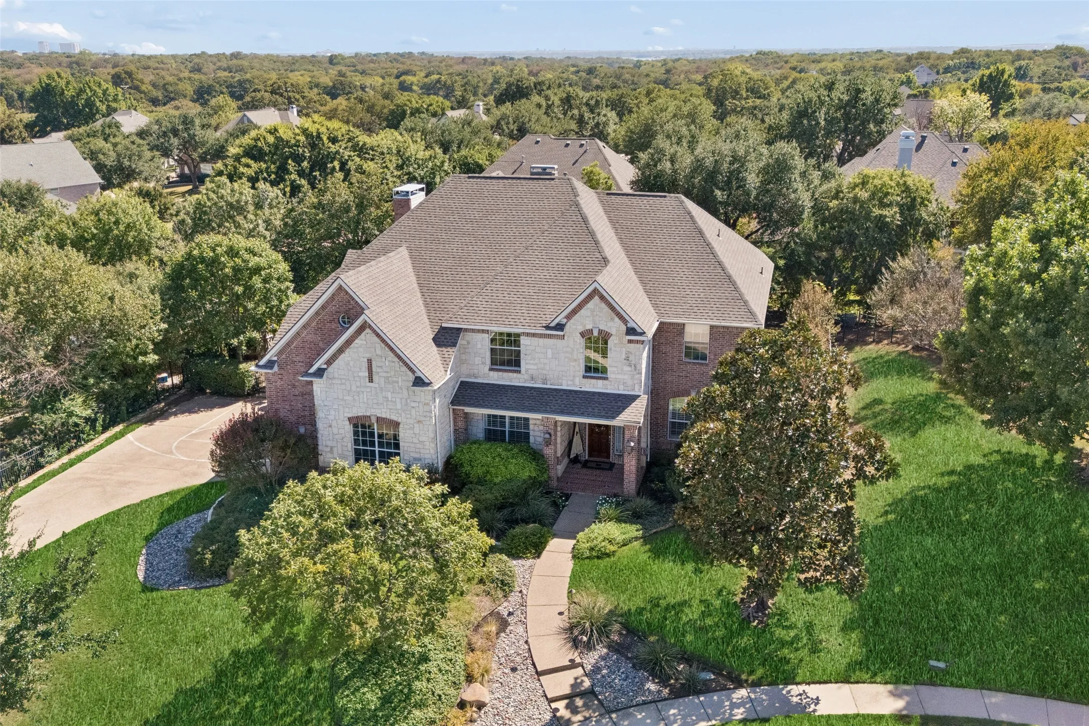 Single Family Residence For Sale in Denton County , 4605 Portsmouth Court, Flower Mound, Texas 75022, 4 Bedroom, 4 Bathroom, 3 Garage spaces, 4,292 Sqft, built in 2001, mls#21393909, Real Estate Agent in Flower Mound, Homes For Sale in Denton county, Homes For Sale in Flower Mound, Realtor in Flower Mound Texas, Real Estate Brokerage Independent Realty Texas, Luminita Cordes Realtor