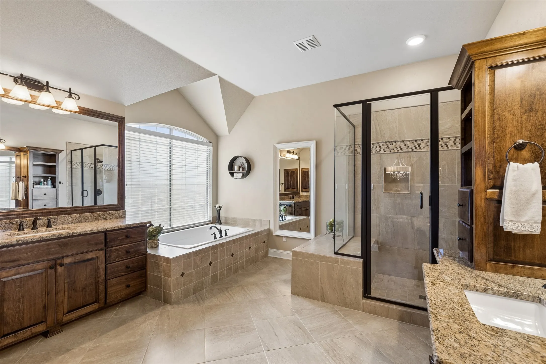 Single Family Residence For Sale in Denton County , 4605 Portsmouth Court, Flower Mound, Texas 75022, 4 Bedroom, 4 Bathroom, 3 Garage spaces, 4,292 Sqft, built in 2001, mls#21393909, Real Estate Agent in Flower Mound, Homes For Sale in Denton county, Homes For Sale in Flower Mound, Realtor in Flower Mound Texas, Real Estate Brokerage Independent Realty Texas, Luminita Cordes Realtor