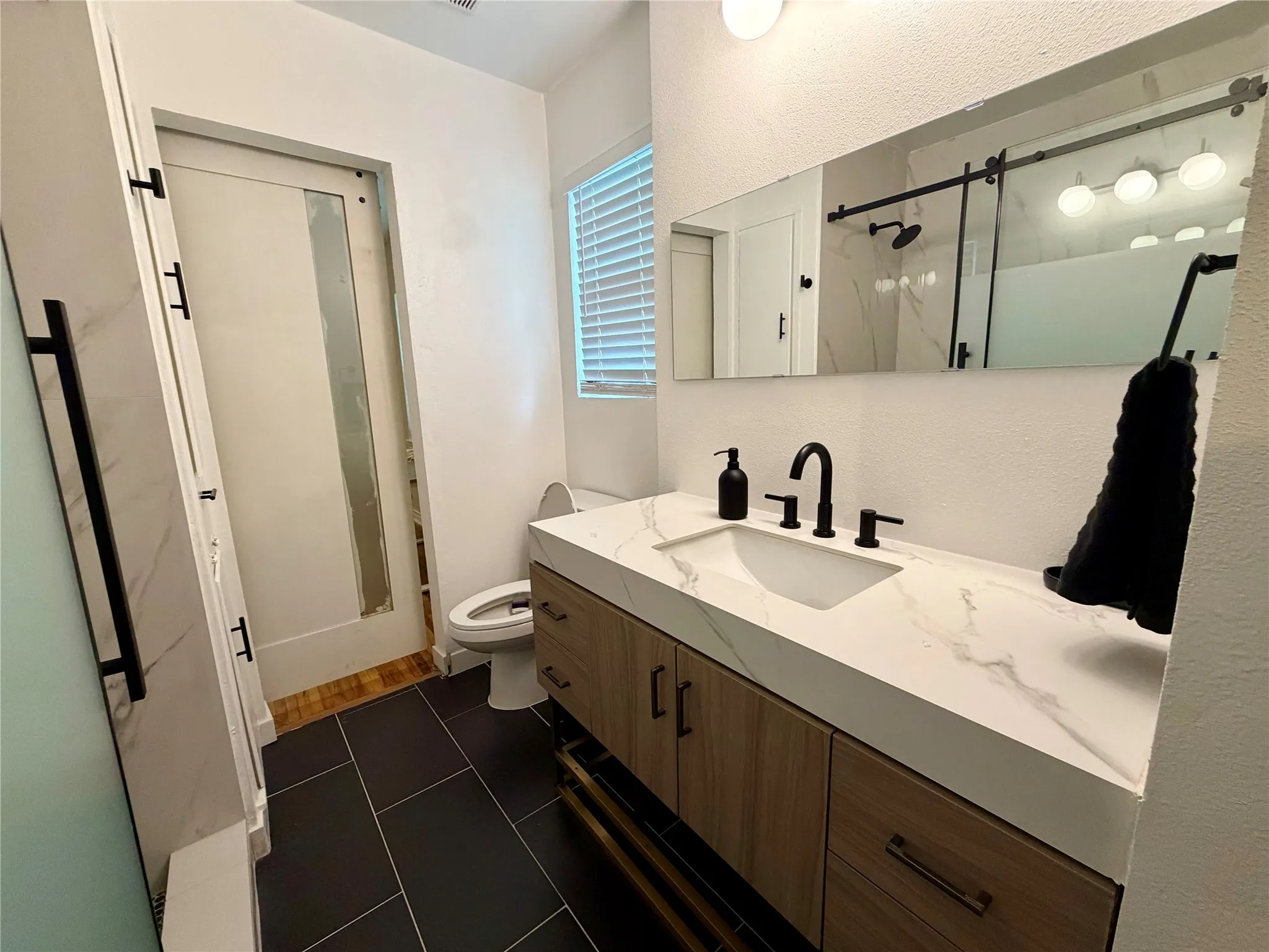 Duplex For Rent in Dallas County , 2732 W Jefferson Boulevard, Dallas, Texas 75211, 2 Bedroom, 1 Bathroom, Garage spaces, 950 Sqft, built in 1954, mls#21407023, Real Estate Agent in Dallas, Homes For Rent in Dallas county, Homes For Rent in Dallas, Realtor in Dallas Texas, Real Estate Brokerage Independent Realty Texas, Luminita Cordes Realtor