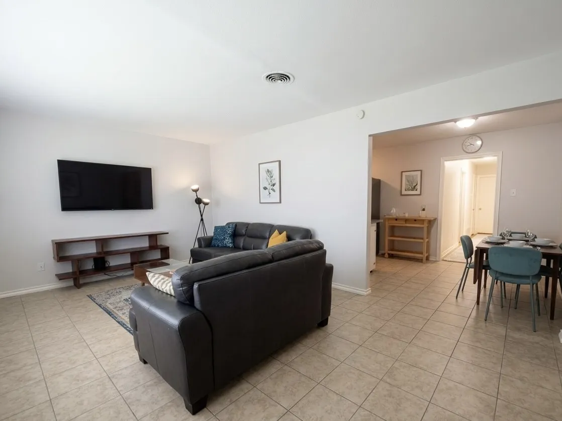 Duplex For Rent in Dallas County , 2732 W Jefferson Boulevard, Dallas, Texas 75211, 2 Bedroom, 1 Bathroom, Garage spaces, 950 Sqft, built in 1954, mls#21407023, Real Estate Agent in Dallas, Homes For Rent in Dallas county, Homes For Rent in Dallas, Realtor in Dallas Texas, Real Estate Brokerage Independent Realty Texas, Luminita Cordes Realtor