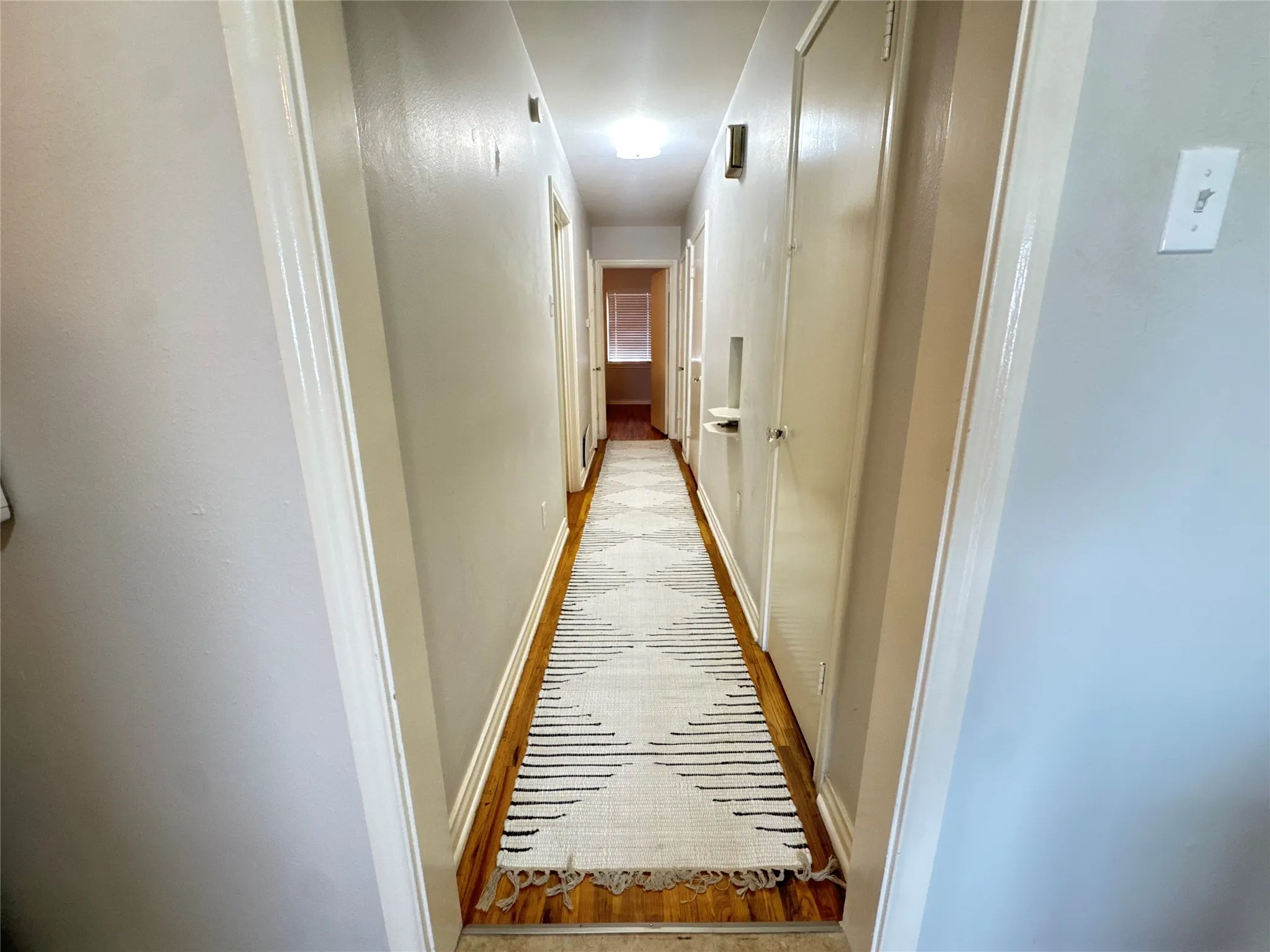 Duplex For Rent in Dallas County , 2732 W Jefferson Boulevard, Dallas, Texas 75211, 2 Bedroom, 1 Bathroom, Garage spaces, 950 Sqft, built in 1954, mls#21407023, Real Estate Agent in Dallas, Homes For Rent in Dallas county, Homes For Rent in Dallas, Realtor in Dallas Texas, Real Estate Brokerage Independent Realty Texas, Luminita Cordes Realtor