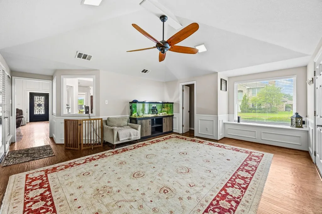 Single Family Residence For Sale in Denton County , 4016 Province Drive, Carrollton, Texas 75007, 3 Bedroom, 3 Bathroom, 2 Garage spaces, 2,028 Sqft, built in 1985, mls#21375304, Real Estate Agent in Carrollton, Homes For Sale in Denton county, Homes For Sale in Carrollton, Realtor in Carrollton Texas, Real Estate Brokerage Independent Realty Texas, Luminita Cordes Realtor