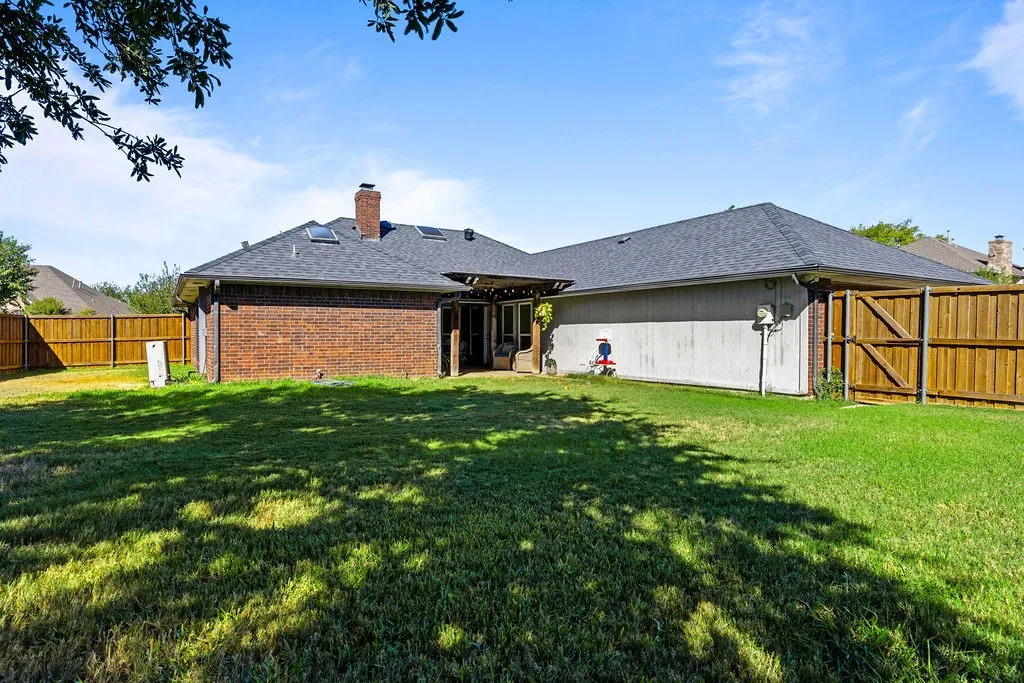Single Family Residence For Sale in Denton County , 4016 Province Drive, Carrollton, Texas 75007, 3 Bedroom, 3 Bathroom, 2 Garage spaces, 2,028 Sqft, built in 1985, mls#21375304, Real Estate Agent in Carrollton, Homes For Sale in Denton county, Homes For Sale in Carrollton, Realtor in Carrollton Texas, Real Estate Brokerage Independent Realty Texas, Luminita Cordes Realtor