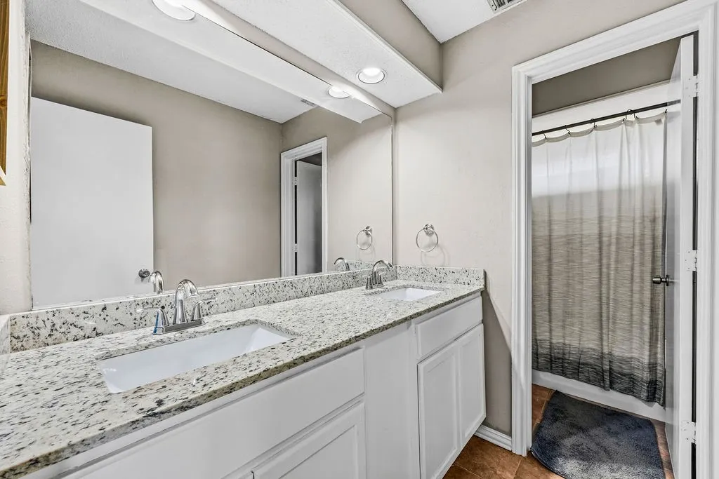 Single Family Residence For Sale in Denton County , 4016 Province Drive, Carrollton, Texas 75007, 3 Bedroom, 3 Bathroom, 2 Garage spaces, 2,028 Sqft, built in 1985, mls#21375304, Real Estate Agent in Carrollton, Homes For Sale in Denton county, Homes For Sale in Carrollton, Realtor in Carrollton Texas, Real Estate Brokerage Independent Realty Texas, Luminita Cordes Realtor