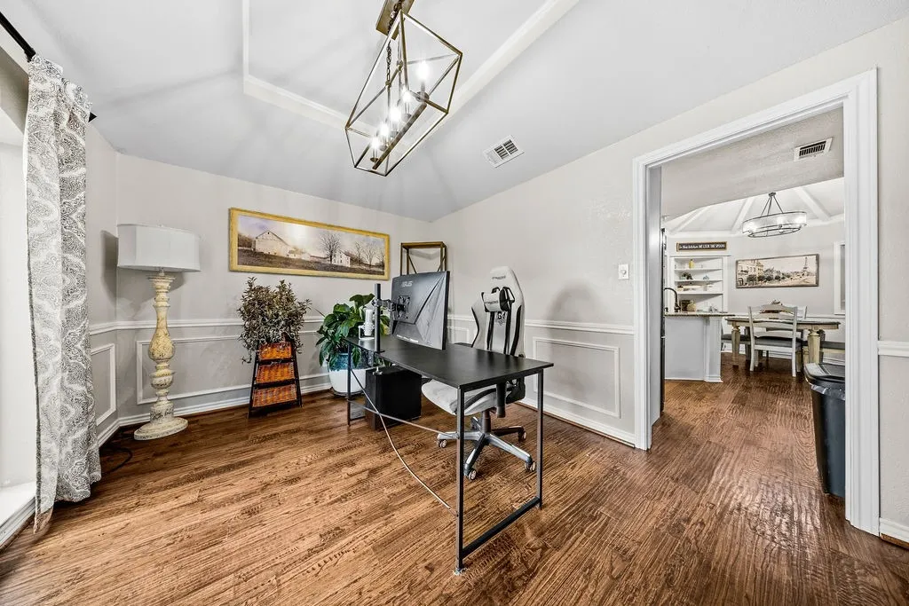 Single Family Residence For Sale in Denton County , 4016 Province Drive, Carrollton, Texas 75007, 3 Bedroom, 3 Bathroom, 2 Garage spaces, 2,028 Sqft, built in 1985, mls#21375304, Real Estate Agent in Carrollton, Homes For Sale in Denton county, Homes For Sale in Carrollton, Realtor in Carrollton Texas, Real Estate Brokerage Independent Realty Texas, Luminita Cordes Realtor