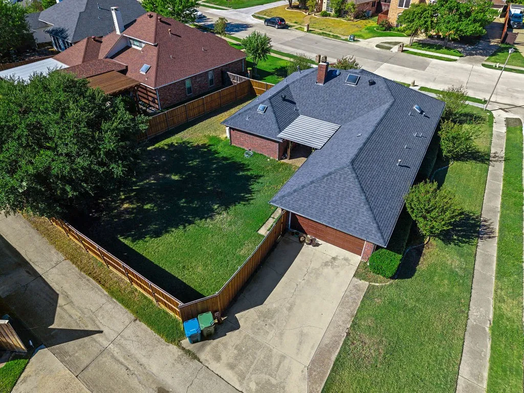 Single Family Residence For Sale in Denton County , 4016 Province Drive, Carrollton, Texas 75007, 3 Bedroom, 3 Bathroom, 2 Garage spaces, 2,028 Sqft, built in 1985, mls#21375304, Real Estate Agent in Carrollton, Homes For Sale in Denton county, Homes For Sale in Carrollton, Realtor in Carrollton Texas, Real Estate Brokerage Independent Realty Texas, Luminita Cordes Realtor