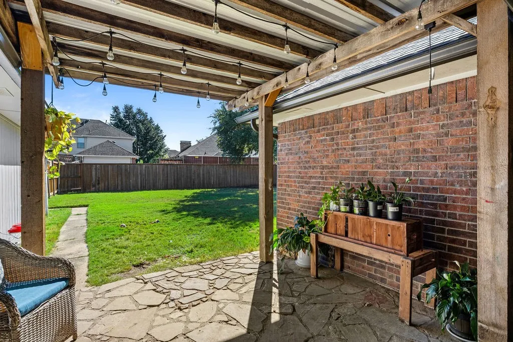 Single Family Residence For Sale in Denton County , 4016 Province Drive, Carrollton, Texas 75007, 3 Bedroom, 3 Bathroom, 2 Garage spaces, 2,028 Sqft, built in 1985, mls#21375304, Real Estate Agent in Carrollton, Homes For Sale in Denton county, Homes For Sale in Carrollton, Realtor in Carrollton Texas, Real Estate Brokerage Independent Realty Texas, Luminita Cordes Realtor