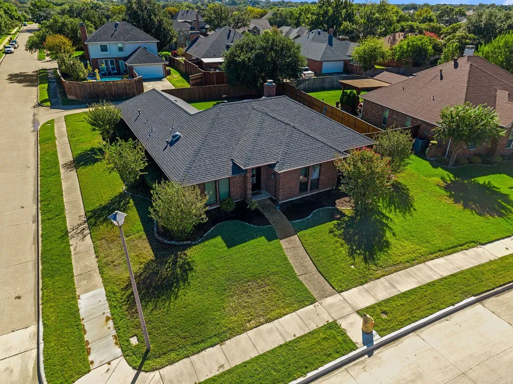 Single Family Residence For Sale in Denton County , 4016 Province Drive, Carrollton, Texas 75007, 3 Bedroom, 3 Bathroom, 2 Garage spaces, 2,028 Sqft, built in 1985, mls#21375304, Real Estate Agent in Carrollton, Homes For Sale in Denton county, Homes For Sale in Carrollton, Realtor in Carrollton Texas, Real Estate Brokerage Independent Realty Texas, Luminita Cordes Realtor