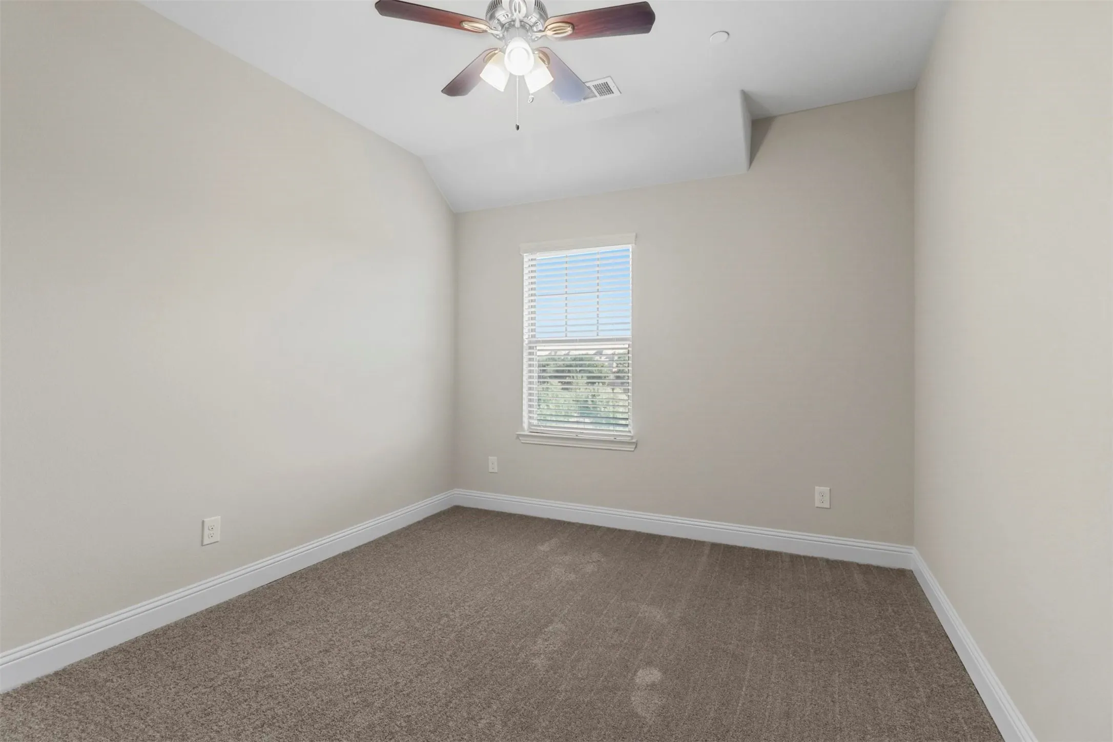 Townhouse For Rent in Collin County , 8161 Snowmass Drive, Frisco, Texas 75034, 4 Bedroom, 4 Bathroom, 2 Garage spaces, 2,259 Sqft, built in 2018, mls#21405789, Real Estate Agent in Frisco, Homes For Rent in Collin county, Homes For Rent in Frisco, Realtor in Frisco Texas, Real Estate Brokerage Independent Realty Texas, Luminita Cordes Realtor