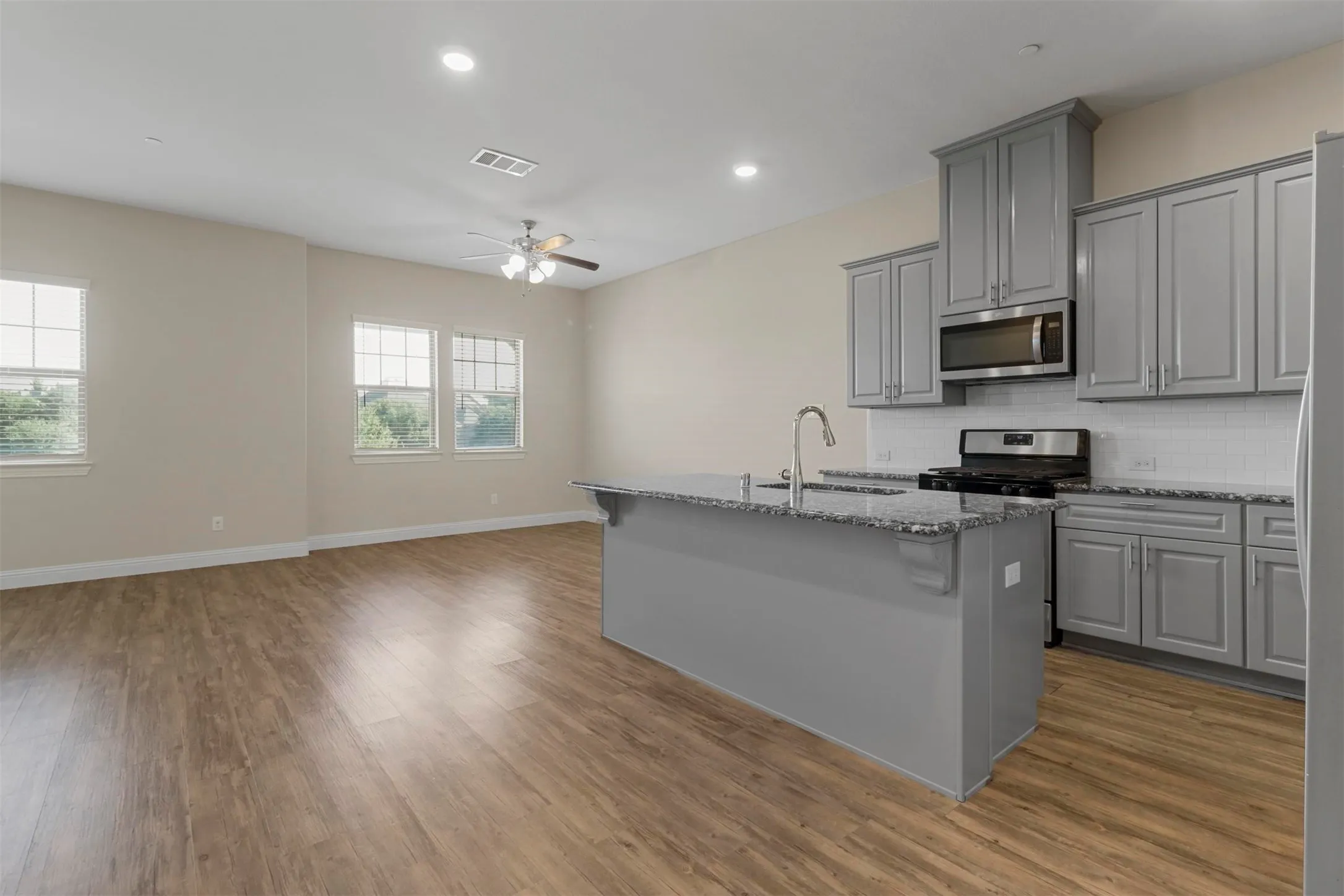Townhouse For Rent in Collin County , 8161 Snowmass Drive, Frisco, Texas 75034, 4 Bedroom, 4 Bathroom, 2 Garage spaces, 2,259 Sqft, built in 2018, mls#21405789, Real Estate Agent in Frisco, Homes For Rent in Collin county, Homes For Rent in Frisco, Realtor in Frisco Texas, Real Estate Brokerage Independent Realty Texas, Luminita Cordes Realtor