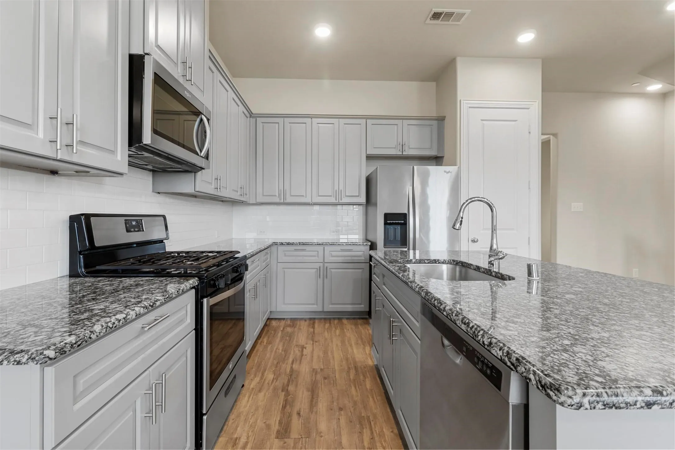 Townhouse For Rent in Collin County , 8161 Snowmass Drive, Frisco, Texas 75034, 4 Bedroom, 4 Bathroom, 2 Garage spaces, 2,259 Sqft, built in 2018, mls#21405789, Real Estate Agent in Frisco, Homes For Rent in Collin county, Homes For Rent in Frisco, Realtor in Frisco Texas, Real Estate Brokerage Independent Realty Texas, Luminita Cordes Realtor
