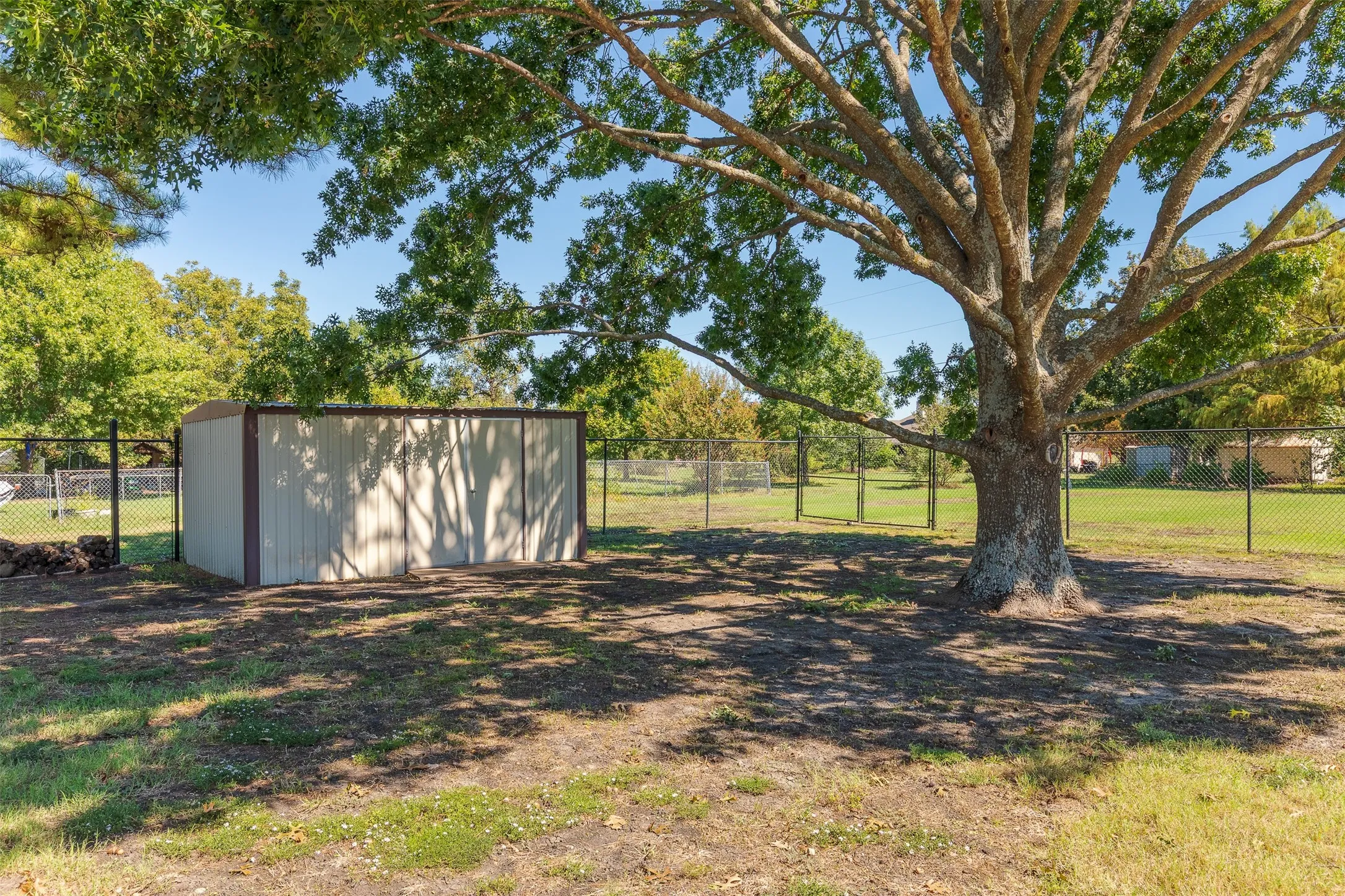 Single Family Residence For Sale in Collin County , 2225 The Crossings Drive, Lowry Crossing, Texas 75069, 3 Bedroom, 2 Bathroom, 2 Garage spaces, 1,450 Sqft, built in 1994, mls#21405775, Real Estate Agent in Lowry Crossing, Homes For Sale in Collin county, Homes For Sale in Lowry Crossing, Realtor in Lowry Crossing Texas, Real Estate Brokerage Independent Realty Texas, Luminita Cordes Realtor