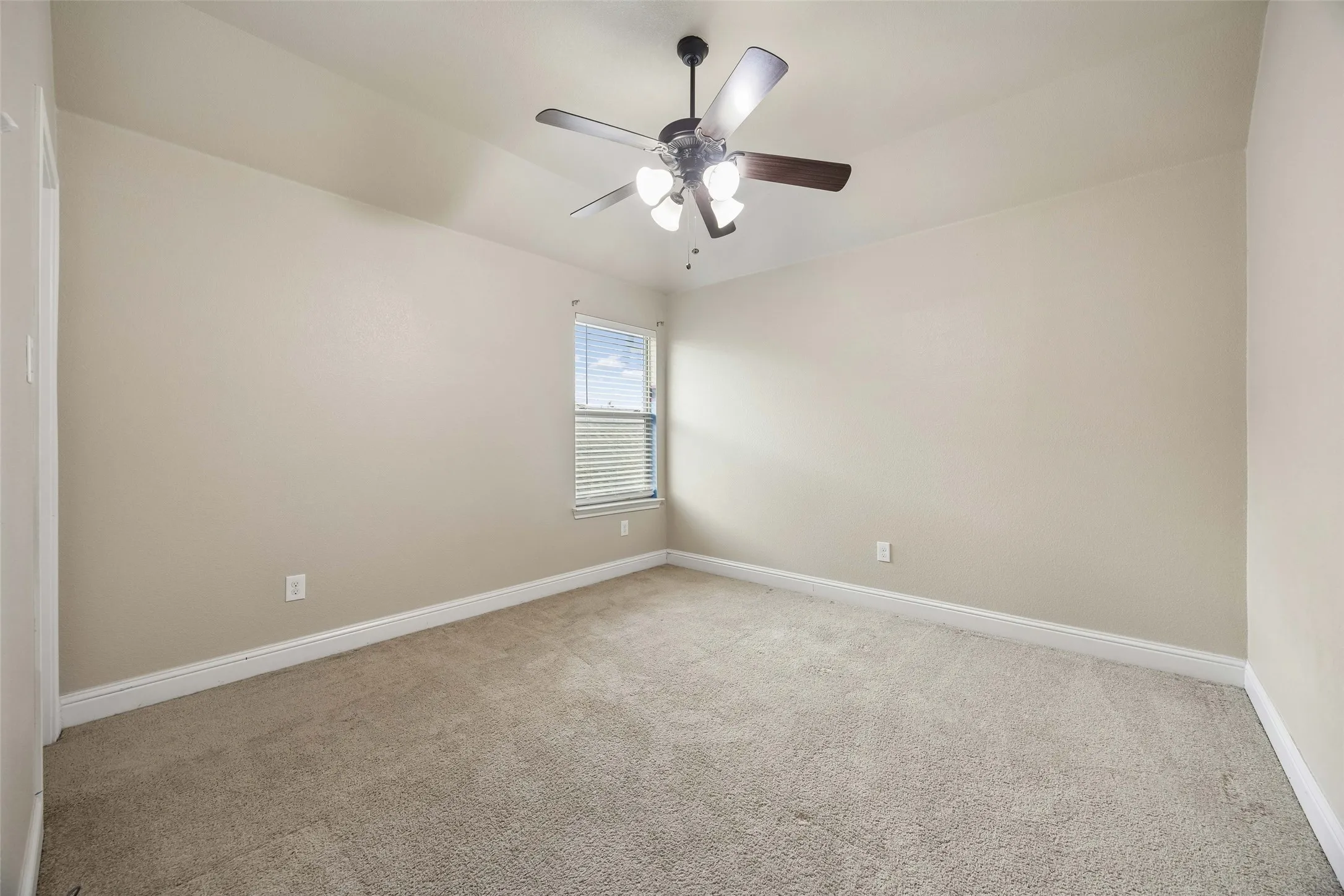 Single Family Residence For Sale in Tarrant County , 5936 Dunnlevy Drive, Fort Worth, Texas 76179, 4 Bedroom, 4 Bathroom, 2 Garage spaces, 2,817 Sqft, built in 2017, mls#21401597, Real Estate Agent in Fort Worth, Homes For Sale in Tarrant county, Homes For Sale in Fort Worth, Realtor in Fort Worth Texas, Real Estate Brokerage Independent Realty Texas, Luminita Cordes Realtor