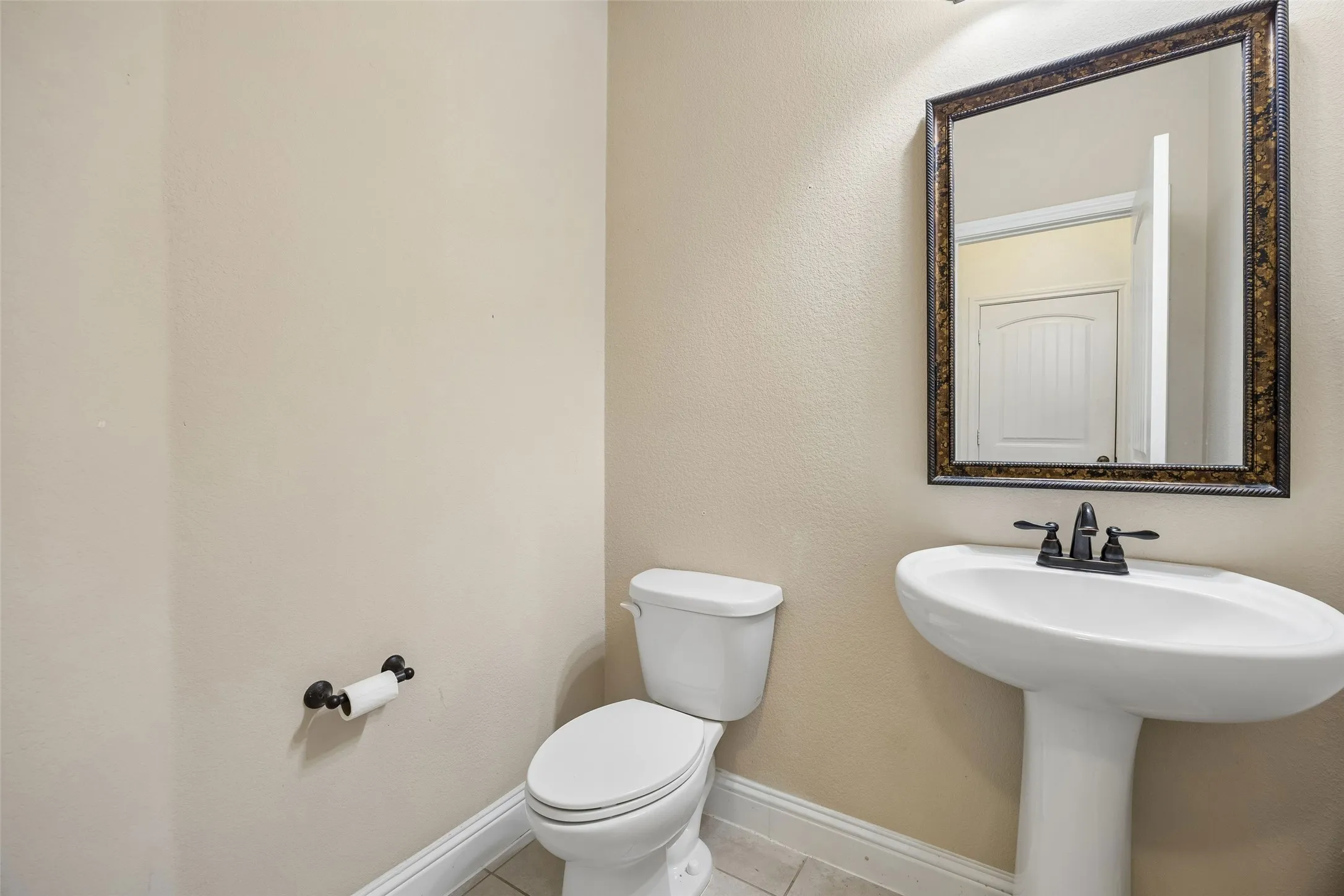 Single Family Residence For Sale in Tarrant County , 5936 Dunnlevy Drive, Fort Worth, Texas 76179, 4 Bedroom, 4 Bathroom, 2 Garage spaces, 2,817 Sqft, built in 2017, mls#21401597, Real Estate Agent in Fort Worth, Homes For Sale in Tarrant county, Homes For Sale in Fort Worth, Realtor in Fort Worth Texas, Real Estate Brokerage Independent Realty Texas, Luminita Cordes Realtor