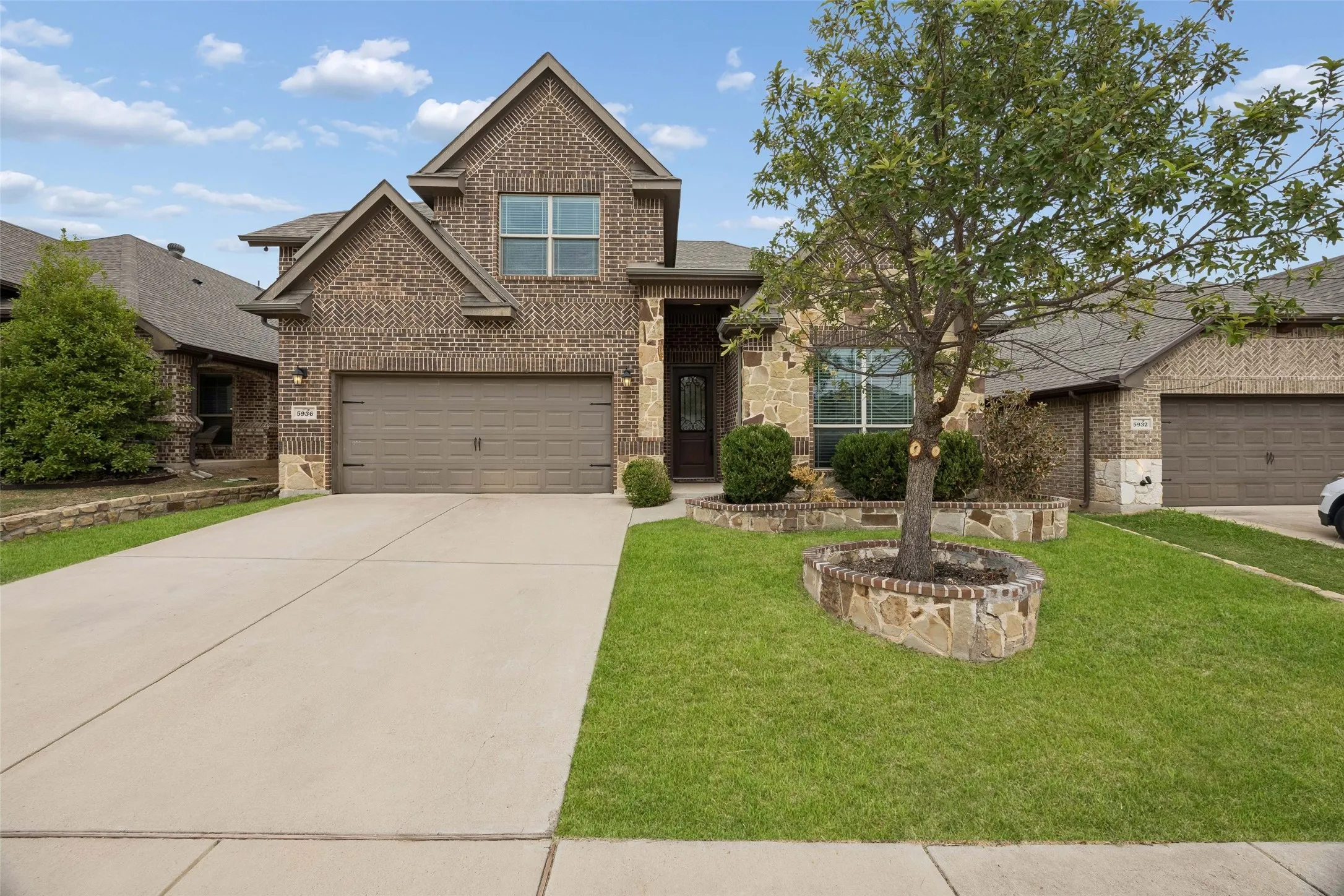 Single Family Residence For Sale in Tarrant County , 5936 Dunnlevy Drive, Fort Worth, Texas 76179, 4 Bedroom, 4 Bathroom, 2 Garage spaces, 2,817 Sqft, built in 2017, mls#21401597, Real Estate Agent in Fort Worth, Homes For Sale in Tarrant county, Homes For Sale in Fort Worth, Realtor in Fort Worth Texas, Real Estate Brokerage Independent Realty Texas, Luminita Cordes Realtor