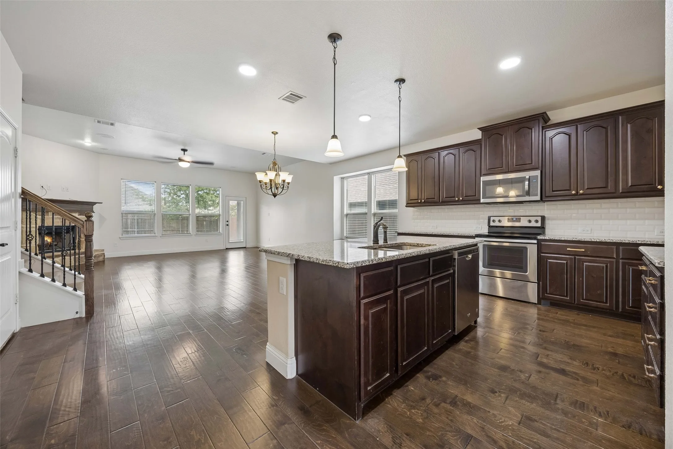 Single Family Residence For Sale in Tarrant County , 5936 Dunnlevy Drive, Fort Worth, Texas 76179, 4 Bedroom, 4 Bathroom, 2 Garage spaces, 2,817 Sqft, built in 2017, mls#21401597, Real Estate Agent in Fort Worth, Homes For Sale in Tarrant county, Homes For Sale in Fort Worth, Realtor in Fort Worth Texas, Real Estate Brokerage Independent Realty Texas, Luminita Cordes Realtor