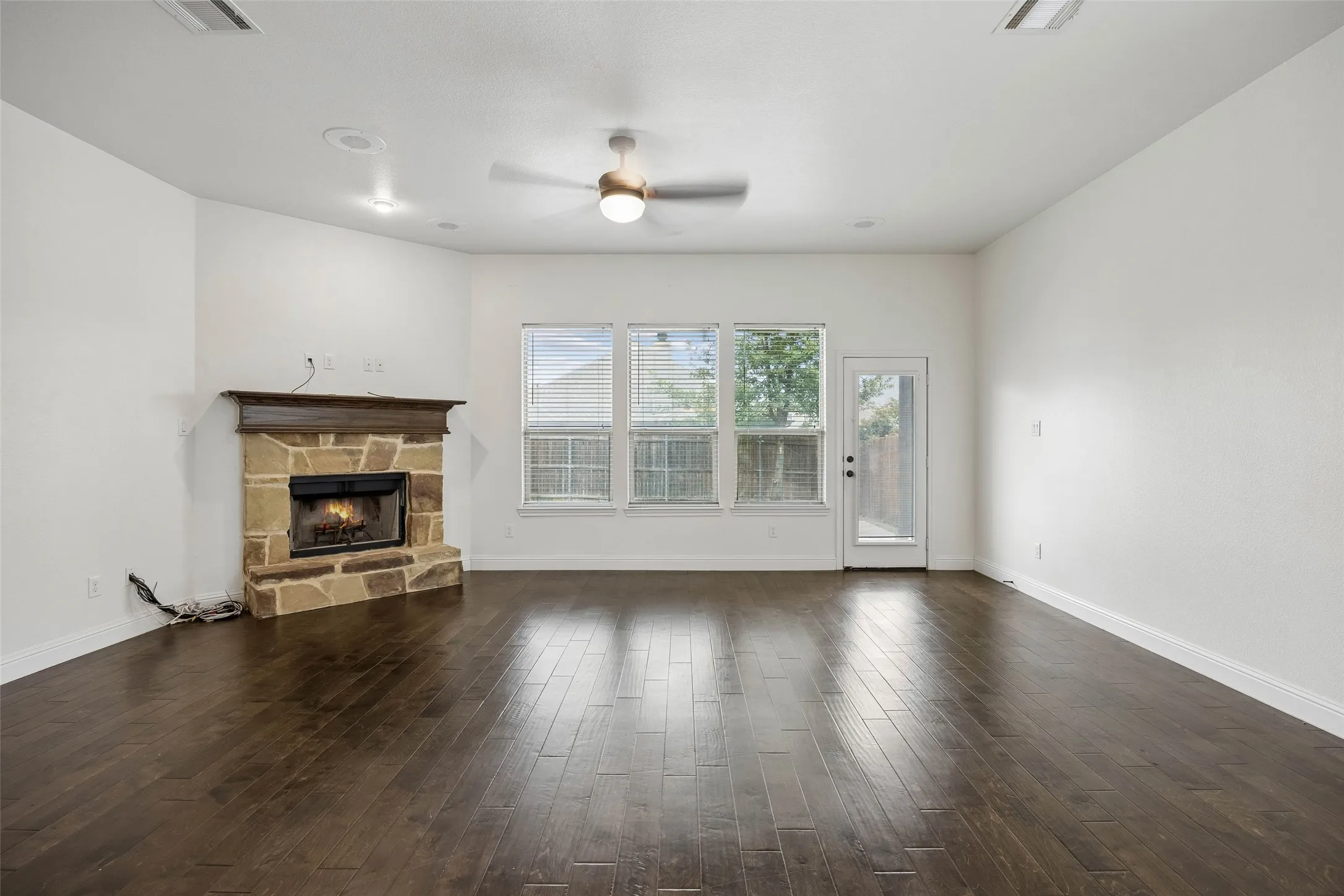 Single Family Residence For Sale in Tarrant County , 5936 Dunnlevy Drive, Fort Worth, Texas 76179, 4 Bedroom, 4 Bathroom, 2 Garage spaces, 2,817 Sqft, built in 2017, mls#21401597, Real Estate Agent in Fort Worth, Homes For Sale in Tarrant county, Homes For Sale in Fort Worth, Realtor in Fort Worth Texas, Real Estate Brokerage Independent Realty Texas, Luminita Cordes Realtor