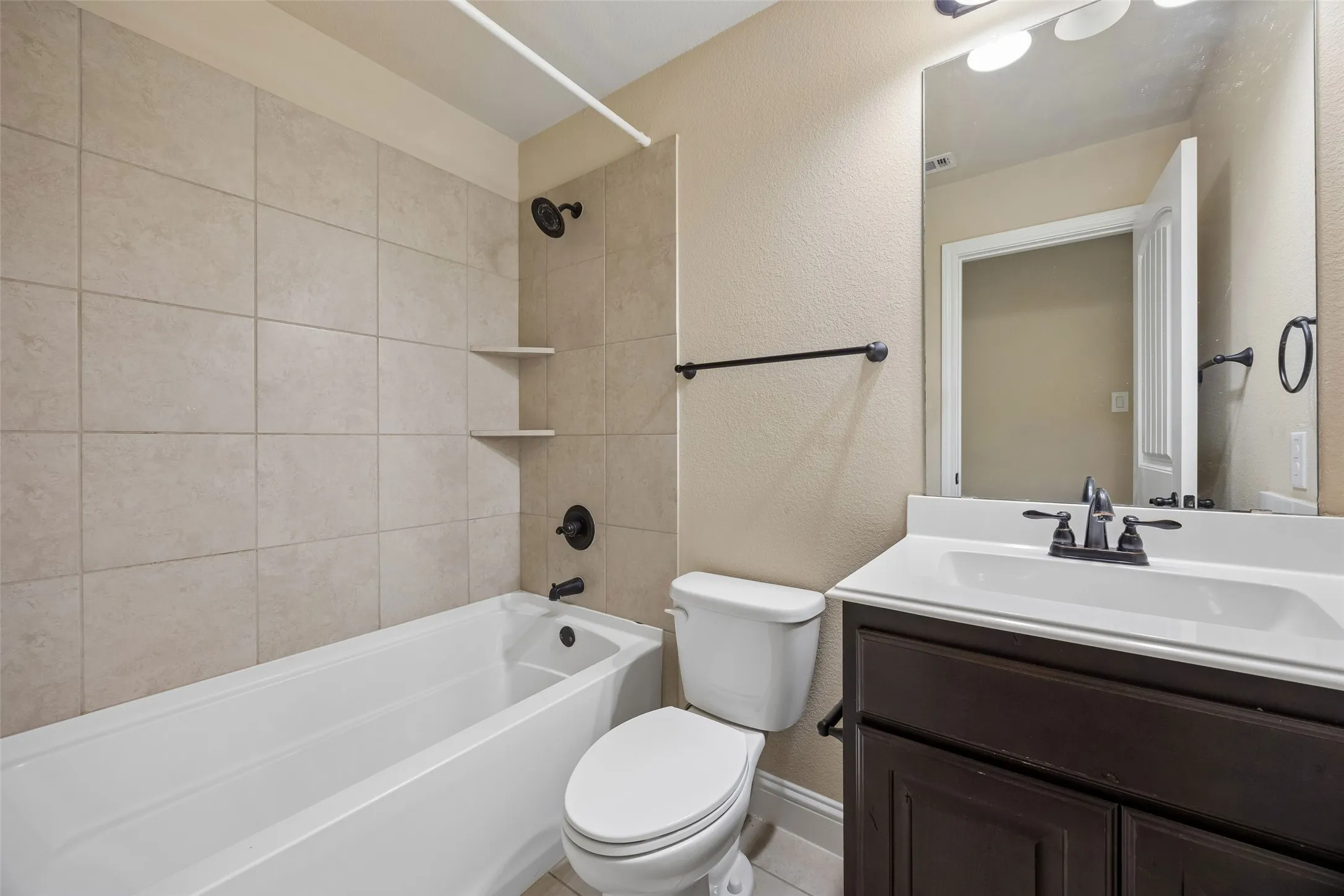 Single Family Residence For Sale in Tarrant County , 5936 Dunnlevy Drive, Fort Worth, Texas 76179, 4 Bedroom, 4 Bathroom, 2 Garage spaces, 2,817 Sqft, built in 2017, mls#21401597, Real Estate Agent in Fort Worth, Homes For Sale in Tarrant county, Homes For Sale in Fort Worth, Realtor in Fort Worth Texas, Real Estate Brokerage Independent Realty Texas, Luminita Cordes Realtor