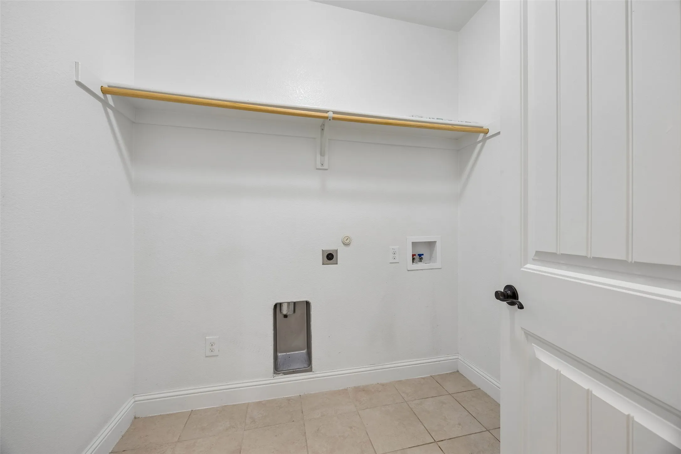 Single Family Residence For Sale in Tarrant County , 5936 Dunnlevy Drive, Fort Worth, Texas 76179, 4 Bedroom, 4 Bathroom, 2 Garage spaces, 2,817 Sqft, built in 2017, mls#21401597, Real Estate Agent in Fort Worth, Homes For Sale in Tarrant county, Homes For Sale in Fort Worth, Realtor in Fort Worth Texas, Real Estate Brokerage Independent Realty Texas, Luminita Cordes Realtor