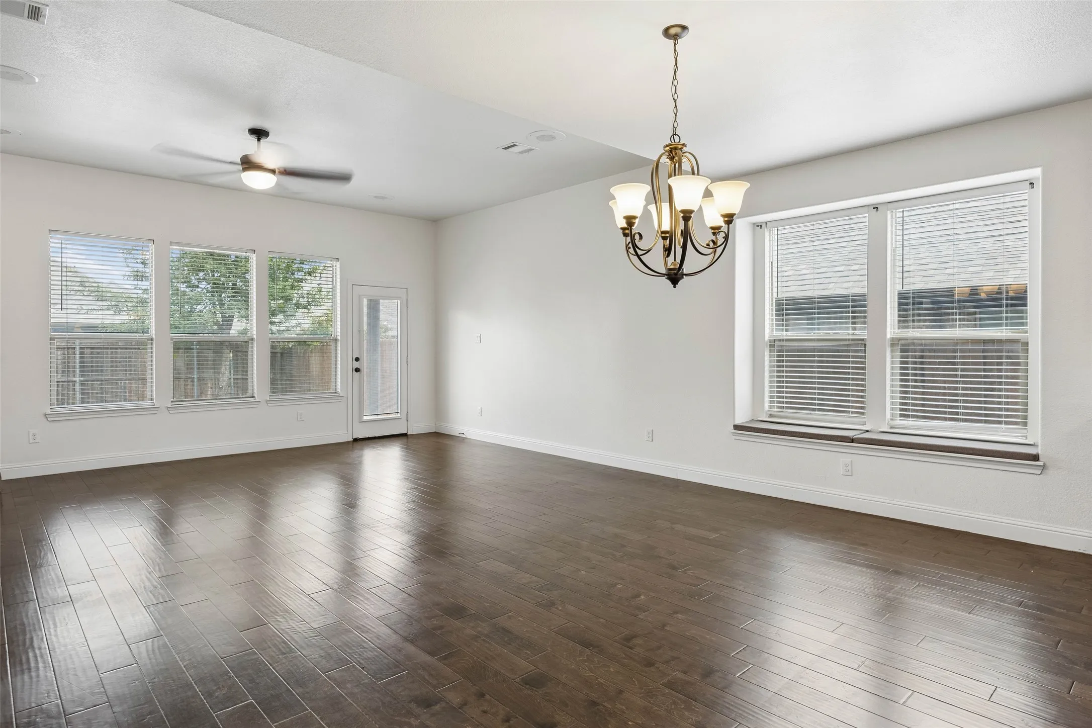 Single Family Residence For Sale in Tarrant County , 5936 Dunnlevy Drive, Fort Worth, Texas 76179, 4 Bedroom, 4 Bathroom, 2 Garage spaces, 2,817 Sqft, built in 2017, mls#21401597, Real Estate Agent in Fort Worth, Homes For Sale in Tarrant county, Homes For Sale in Fort Worth, Realtor in Fort Worth Texas, Real Estate Brokerage Independent Realty Texas, Luminita Cordes Realtor