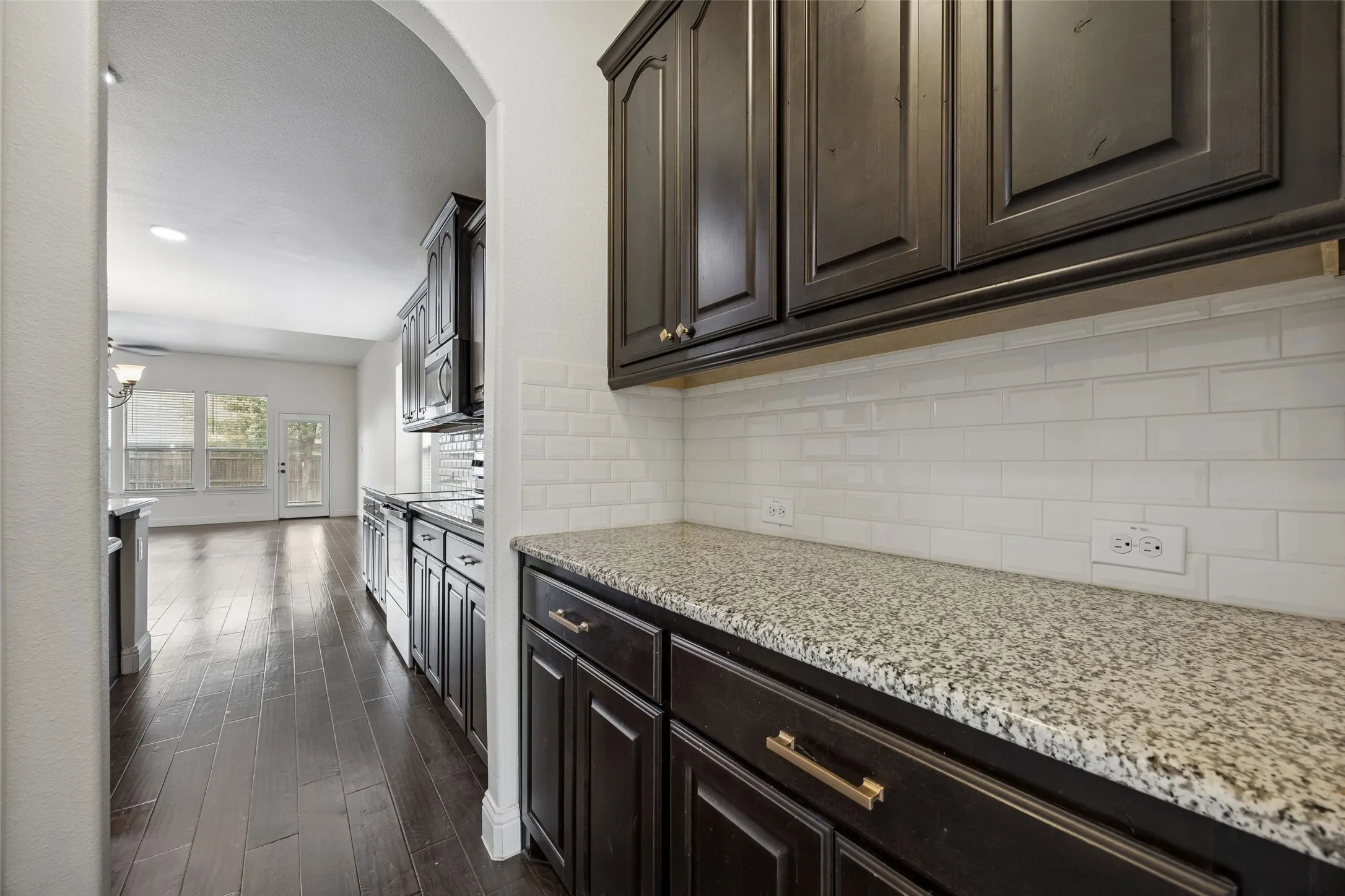 Single Family Residence For Sale in Tarrant County , 5936 Dunnlevy Drive, Fort Worth, Texas 76179, 4 Bedroom, 4 Bathroom, 2 Garage spaces, 2,817 Sqft, built in 2017, mls#21401597, Real Estate Agent in Fort Worth, Homes For Sale in Tarrant county, Homes For Sale in Fort Worth, Realtor in Fort Worth Texas, Real Estate Brokerage Independent Realty Texas, Luminita Cordes Realtor