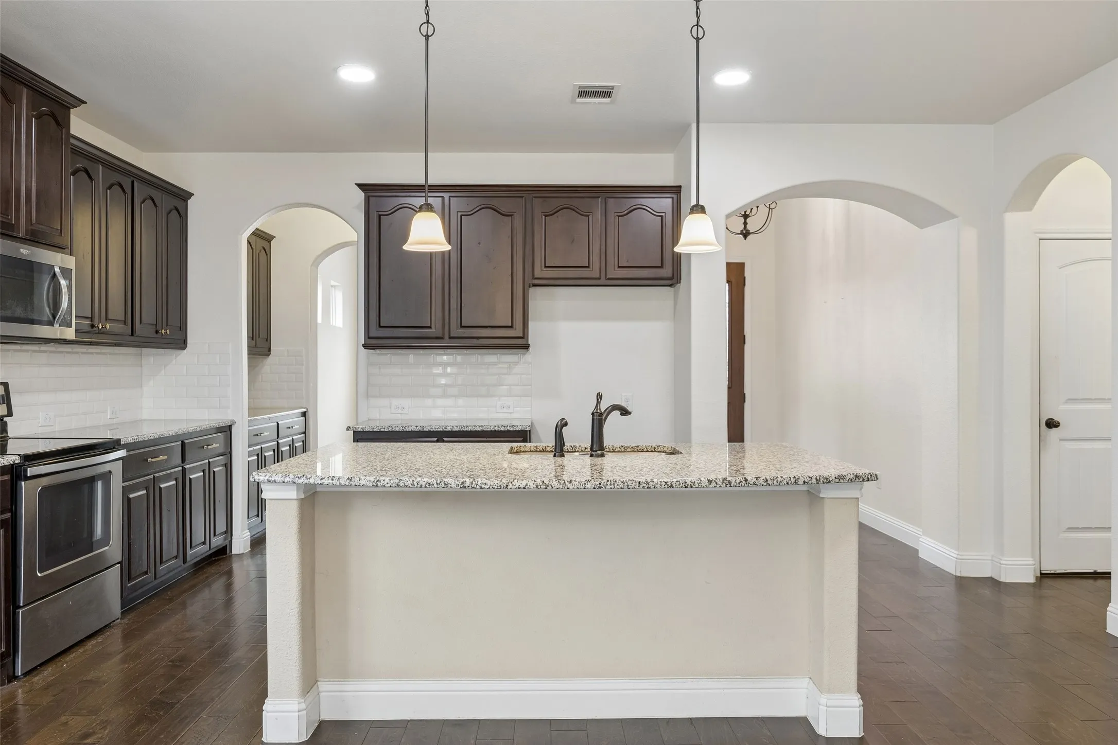 Single Family Residence For Sale in Tarrant County , 5936 Dunnlevy Drive, Fort Worth, Texas 76179, 4 Bedroom, 4 Bathroom, 2 Garage spaces, 2,817 Sqft, built in 2017, mls#21401597, Real Estate Agent in Fort Worth, Homes For Sale in Tarrant county, Homes For Sale in Fort Worth, Realtor in Fort Worth Texas, Real Estate Brokerage Independent Realty Texas, Luminita Cordes Realtor