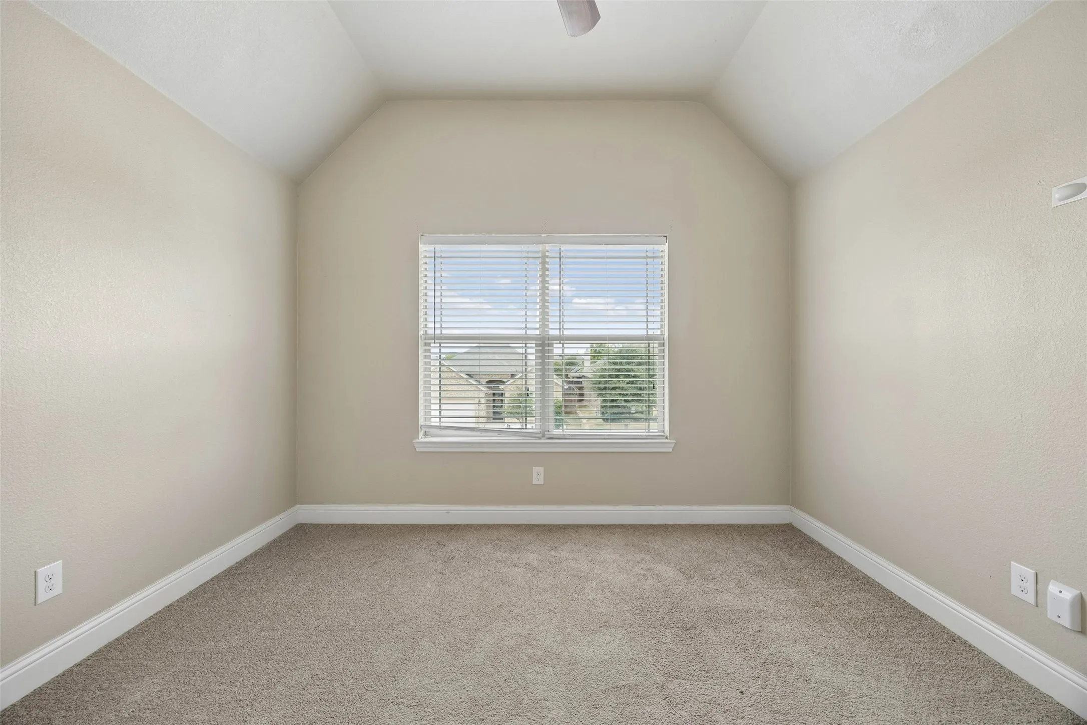 Single Family Residence For Sale in Tarrant County , 5936 Dunnlevy Drive, Fort Worth, Texas 76179, 4 Bedroom, 4 Bathroom, 2 Garage spaces, 2,817 Sqft, built in 2017, mls#21401597, Real Estate Agent in Fort Worth, Homes For Sale in Tarrant county, Homes For Sale in Fort Worth, Realtor in Fort Worth Texas, Real Estate Brokerage Independent Realty Texas, Luminita Cordes Realtor