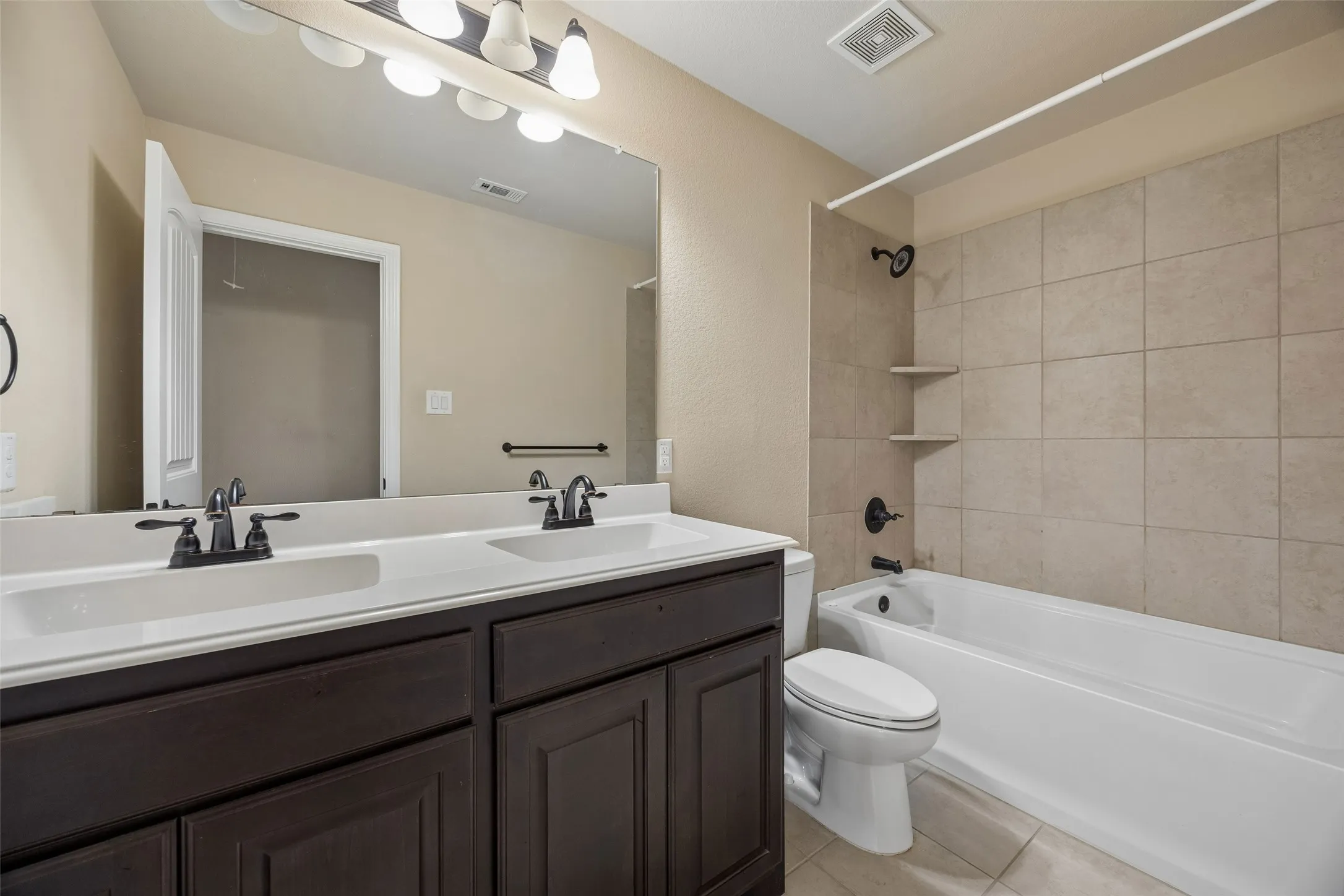 Single Family Residence For Sale in Tarrant County , 5936 Dunnlevy Drive, Fort Worth, Texas 76179, 4 Bedroom, 4 Bathroom, 2 Garage spaces, 2,817 Sqft, built in 2017, mls#21401597, Real Estate Agent in Fort Worth, Homes For Sale in Tarrant county, Homes For Sale in Fort Worth, Realtor in Fort Worth Texas, Real Estate Brokerage Independent Realty Texas, Luminita Cordes Realtor