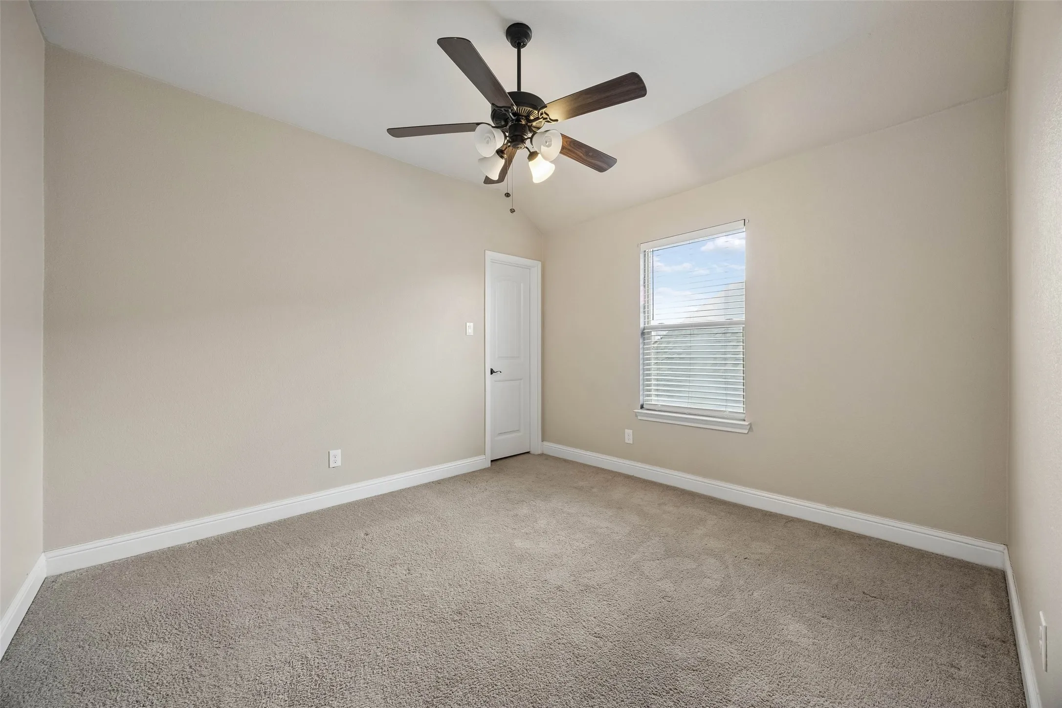 Single Family Residence For Sale in Tarrant County , 5936 Dunnlevy Drive, Fort Worth, Texas 76179, 4 Bedroom, 4 Bathroom, 2 Garage spaces, 2,817 Sqft, built in 2017, mls#21401597, Real Estate Agent in Fort Worth, Homes For Sale in Tarrant county, Homes For Sale in Fort Worth, Realtor in Fort Worth Texas, Real Estate Brokerage Independent Realty Texas, Luminita Cordes Realtor