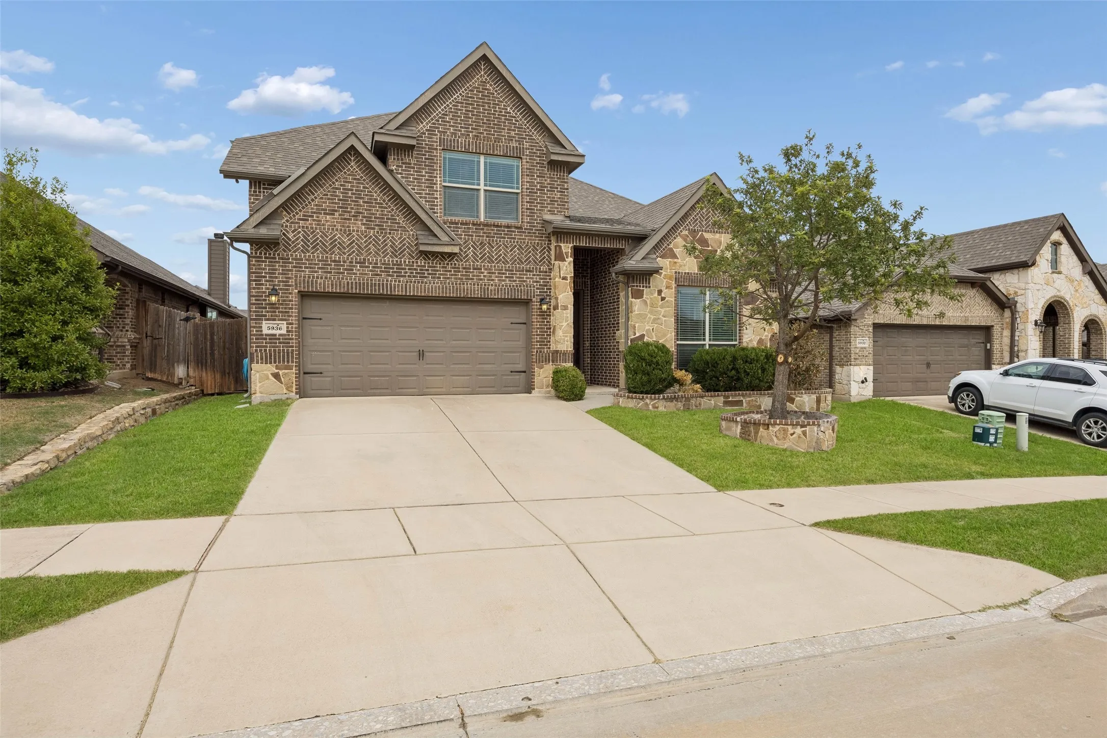 Single Family Residence For Sale in Tarrant County , 5936 Dunnlevy Drive, Fort Worth, Texas 76179, 4 Bedroom, 4 Bathroom, 2 Garage spaces, 2,817 Sqft, built in 2017, mls#21401597, Real Estate Agent in Fort Worth, Homes For Sale in Tarrant county, Homes For Sale in Fort Worth, Realtor in Fort Worth Texas, Real Estate Brokerage Independent Realty Texas, Luminita Cordes Realtor