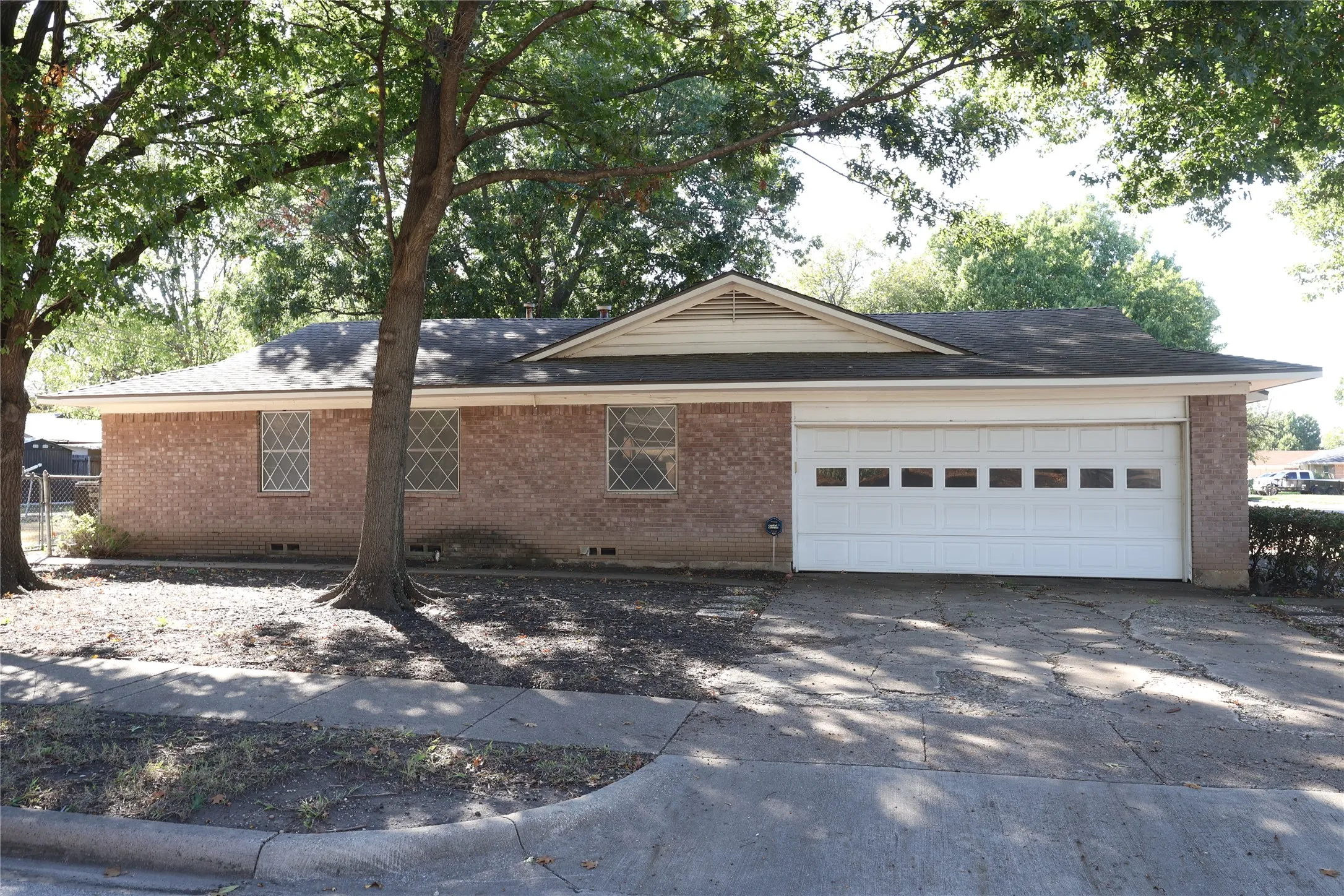 Single Family Residence For Rent in Dallas County , 1202 Alamo Lane, Garland, Texas 75040, 4 Bedroom, 2 Bathroom, 2 Garage spaces, 1,467 Sqft, built in 1955, mls#21404555, Real Estate Agent in Garland, Homes For Rent in Dallas county, Homes For Rent in Garland, Realtor in Garland Texas, Real Estate Brokerage Independent Realty Texas, Luminita Cordes Realtor