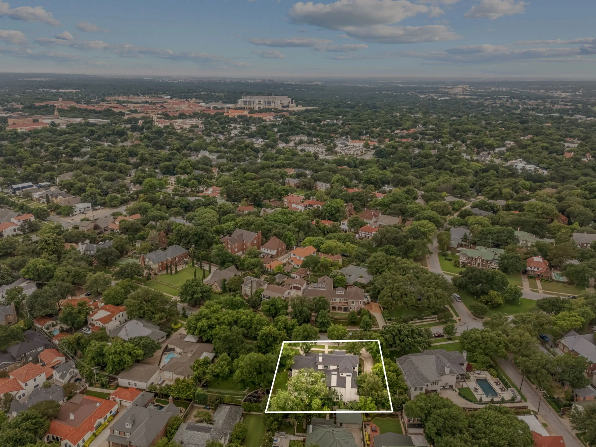 Single Family Residence For Sale in Tarrant County , 2413 Lofton Terrace, Fort Worth, Texas 76109, 5 Bedroom, 7 Bathroom, 3 Garage spaces, 6,596 Sqft, built in 2016, mls#21405671, Real Estate Agent in Fort Worth, Homes For Sale in Tarrant county, Homes For Sale in Fort Worth, Realtor in Fort Worth Texas, Real Estate Brokerage Independent Realty Texas, Luminita Cordes Realtor