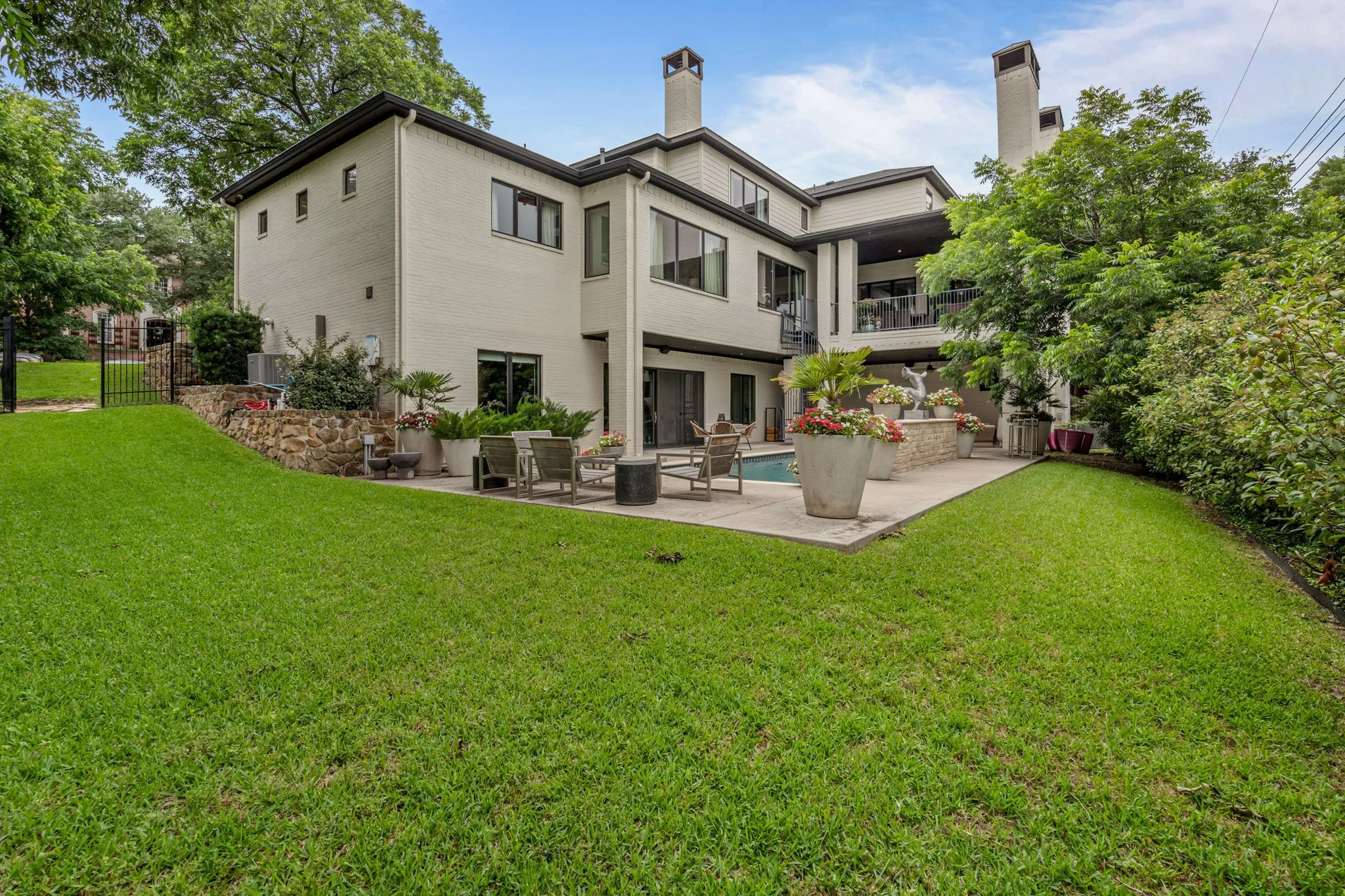 Single Family Residence For Sale in Tarrant County , 2413 Lofton Terrace, Fort Worth, Texas 76109, 5 Bedroom, 7 Bathroom, 3 Garage spaces, 6,596 Sqft, built in 2016, mls#21405671, Real Estate Agent in Fort Worth, Homes For Sale in Tarrant county, Homes For Sale in Fort Worth, Realtor in Fort Worth Texas, Real Estate Brokerage Independent Realty Texas, Luminita Cordes Realtor
