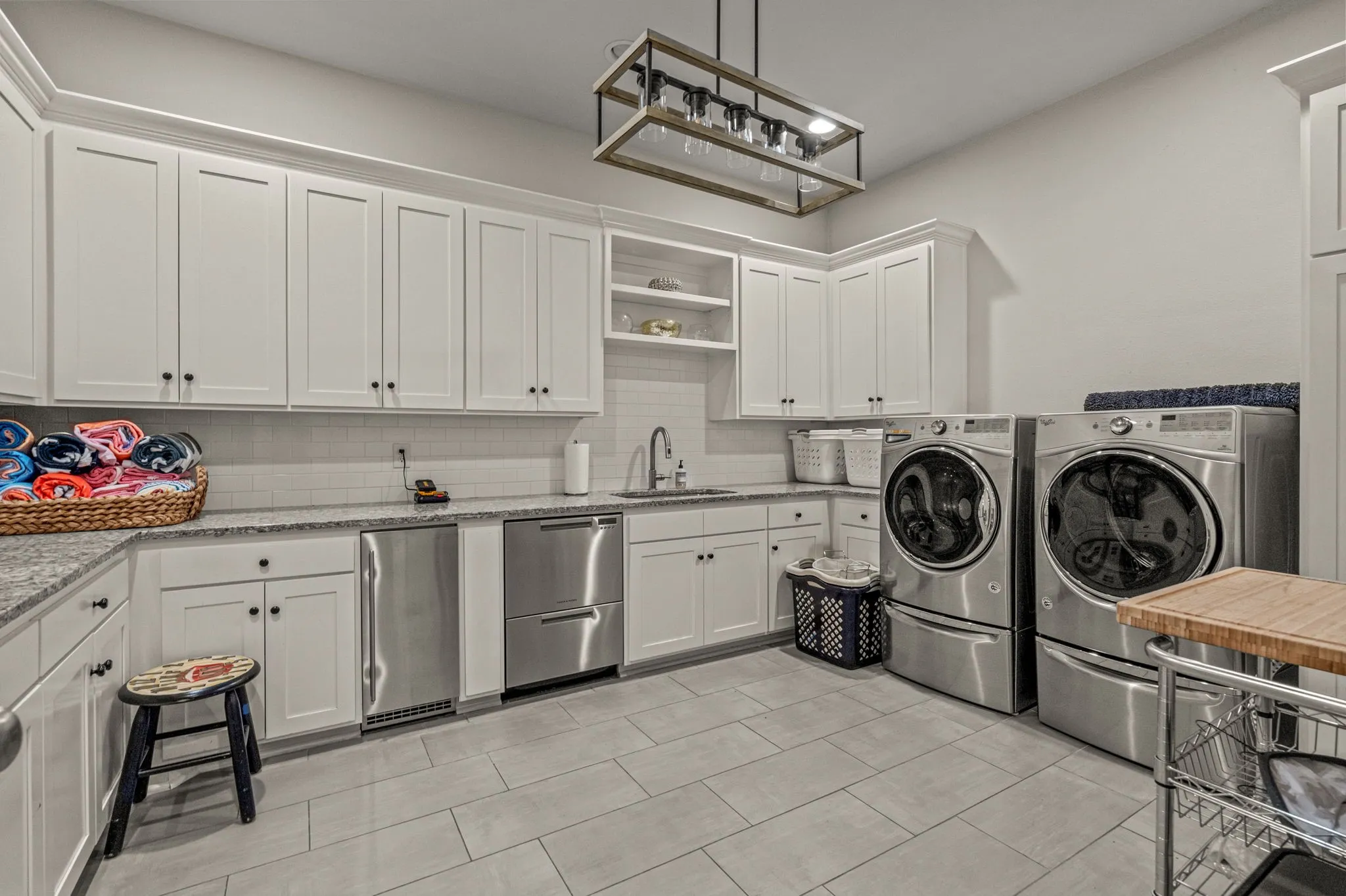 Single Family Residence For Sale in Tarrant County , 2413 Lofton Terrace, Fort Worth, Texas 76109, 5 Bedroom, 7 Bathroom, 3 Garage spaces, 6,596 Sqft, built in 2016, mls#21405671, Real Estate Agent in Fort Worth, Homes For Sale in Tarrant county, Homes For Sale in Fort Worth, Realtor in Fort Worth Texas, Real Estate Brokerage Independent Realty Texas, Luminita Cordes Realtor