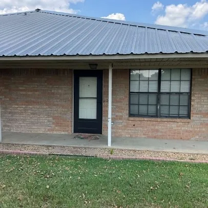 Single Family Residence For Rent in Van Zandt County , 114 N Crockett, Edgewood, Texas 75117, 1 Bedroom, 1 Bathroom, Garage spaces, 4,444 Sqft, built in 1993, mls#21406916, Real Estate Agent in Edgewood, Homes For Rent in Van Zandt county, Homes For Rent in Edgewood, Realtor in Edgewood Texas, Real Estate Brokerage Independent Realty Texas, Luminita Cordes Realtor