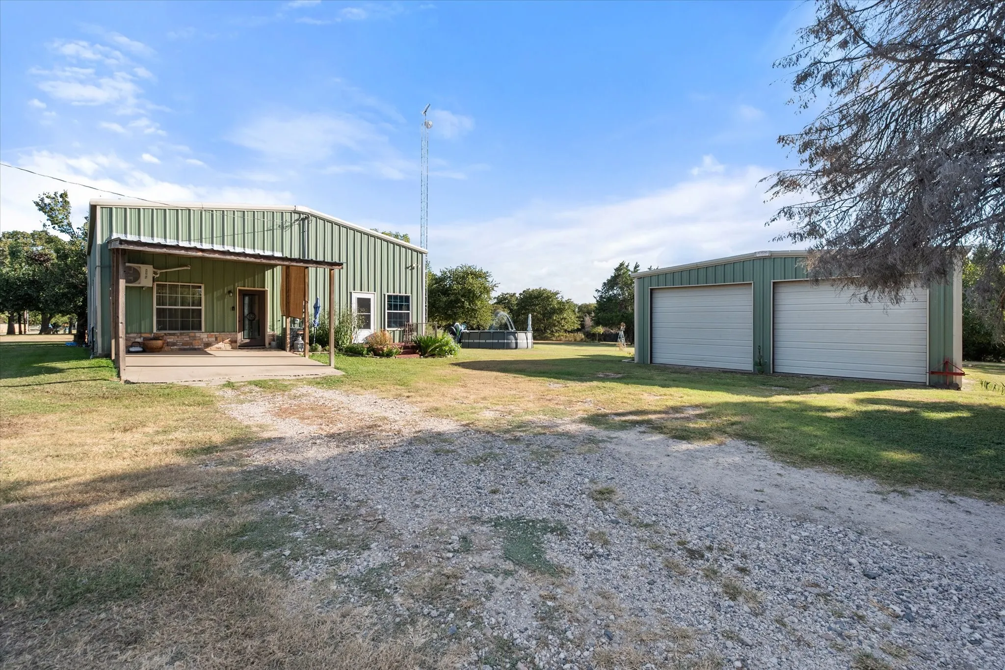 Single Family Residence For Sale in Navarro County , 5827 SE County Road 1095, Corsicana, Texas 75109, 3 Bedroom, 4 Bathroom, 2 Garage spaces, 1,597 Sqft, built in 2005, mls#21404744, Real Estate Agent in Corsicana, Homes For Sale in Navarro county, Homes For Sale in Corsicana, Realtor in Corsicana Texas, Real Estate Brokerage Independent Realty Texas, Luminita Cordes Realtor