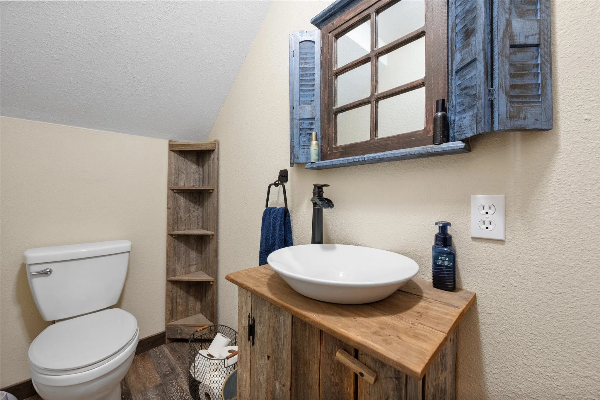 Single Family Residence For Sale in Navarro County , 5827 SE County Road 1095, Corsicana, Texas 75109, 3 Bedroom, 4 Bathroom, 2 Garage spaces, 1,597 Sqft, built in 2005, mls#21404744, Real Estate Agent in Corsicana, Homes For Sale in Navarro county, Homes For Sale in Corsicana, Realtor in Corsicana Texas, Real Estate Brokerage Independent Realty Texas, Luminita Cordes Realtor