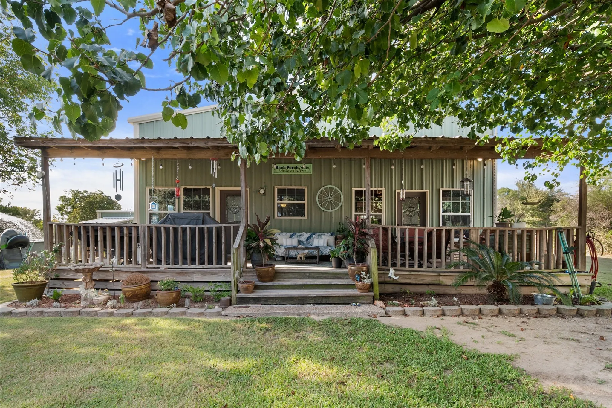 Single Family Residence For Sale in Navarro County , 5827 SE County Road 1095, Corsicana, Texas 75109, 3 Bedroom, 4 Bathroom, 2 Garage spaces, 1,597 Sqft, built in 2005, mls#21404744, Real Estate Agent in Corsicana, Homes For Sale in Navarro county, Homes For Sale in Corsicana, Realtor in Corsicana Texas, Real Estate Brokerage Independent Realty Texas, Luminita Cordes Realtor