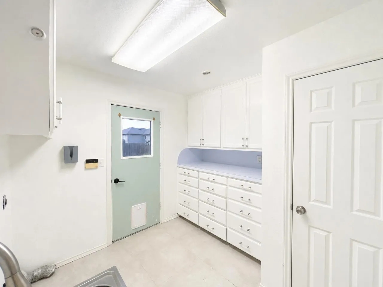 Single Family Residence For Rent in Tarrant County , 70 Legend Road, Benbrook, Texas 76132, 4 Bedroom, 3 Bathroom, 2 Garage spaces, 2,772 Sqft, built in 1985, mls#21407047, Real Estate Agent in Benbrook, Homes For Rent in Tarrant county, Homes For Rent in Benbrook, Realtor in Benbrook Texas, Real Estate Brokerage Independent Realty Texas, Luminita Cordes Realtor