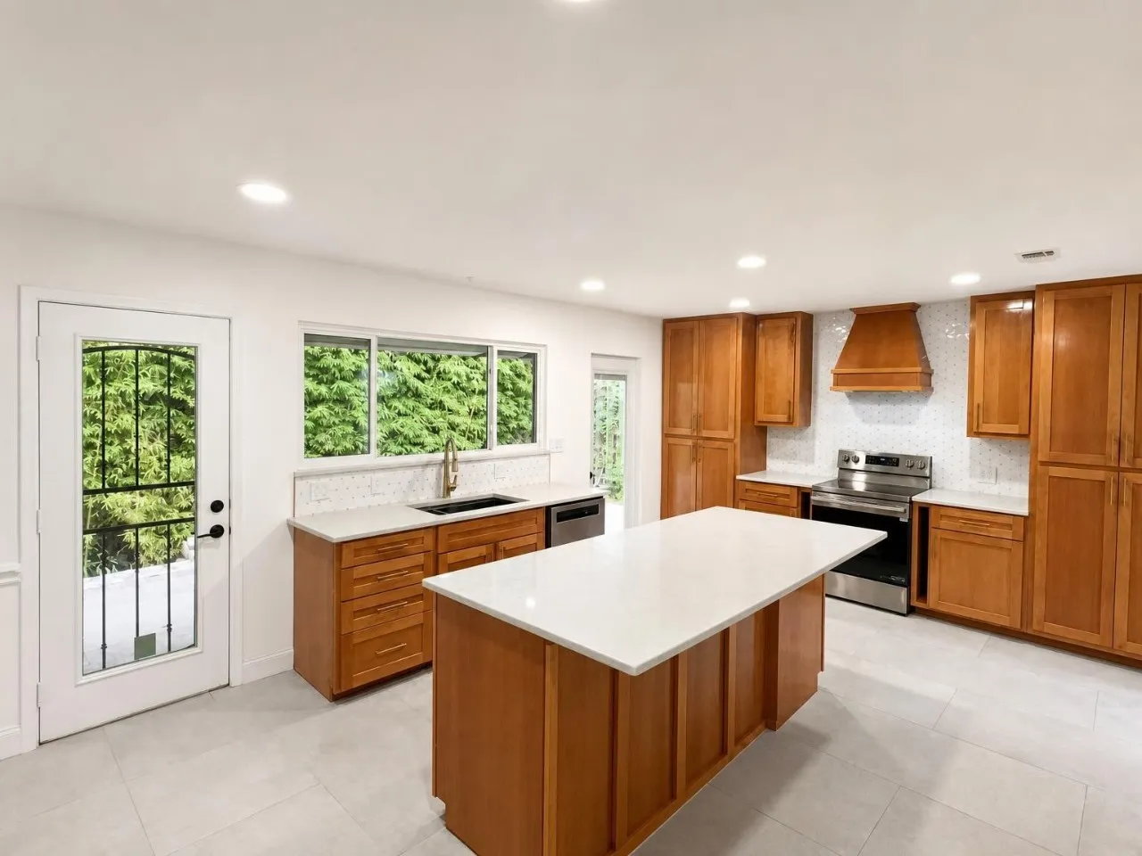 Single Family Residence For Rent in Tarrant County , 70 Legend Road, Benbrook, Texas 76132, 4 Bedroom, 3 Bathroom, 2 Garage spaces, 2,772 Sqft, built in 1985, mls#21407047, Real Estate Agent in Benbrook, Homes For Rent in Tarrant county, Homes For Rent in Benbrook, Realtor in Benbrook Texas, Real Estate Brokerage Independent Realty Texas, Luminita Cordes Realtor