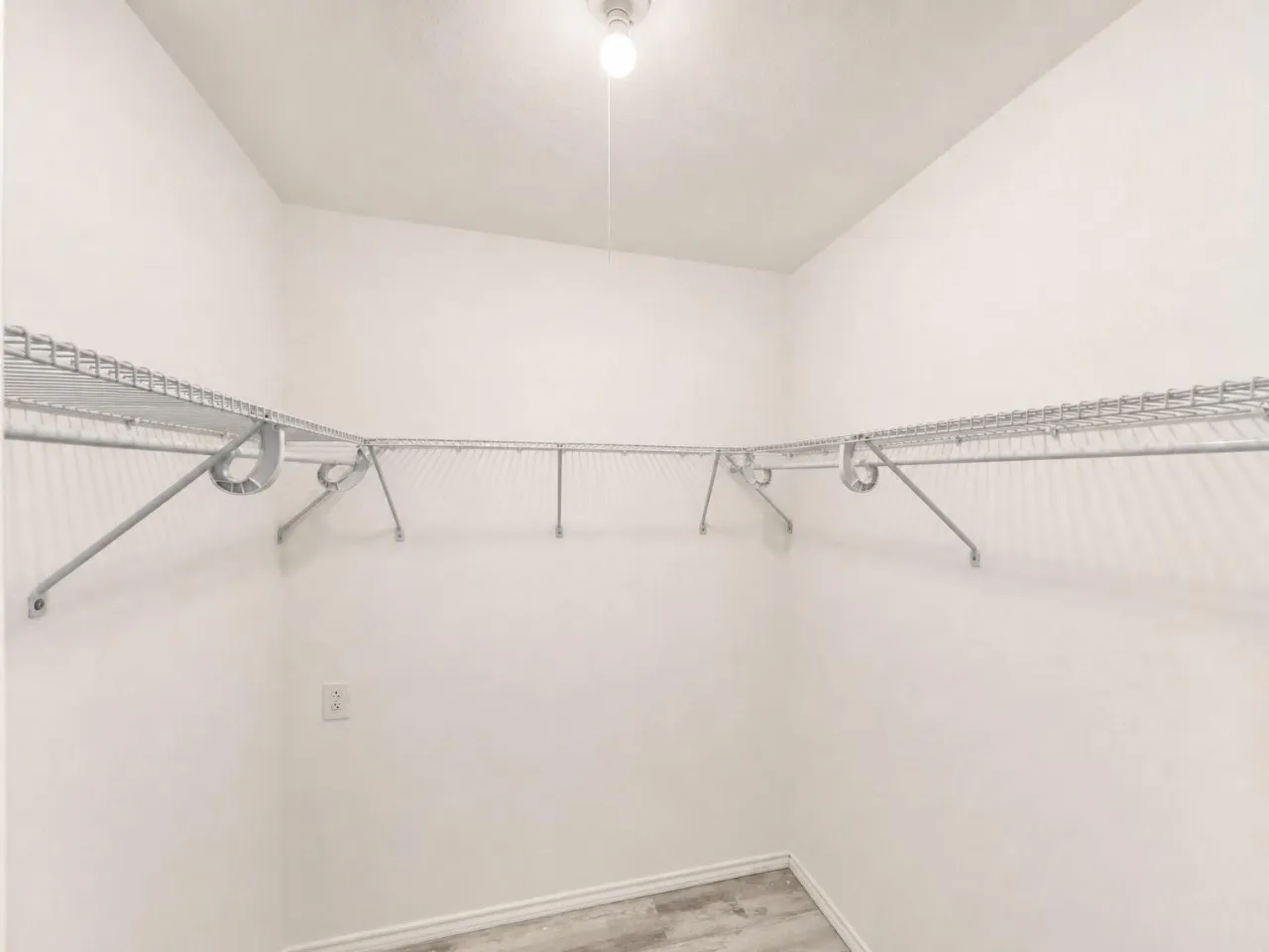 Single Family Residence For Rent in Tarrant County , 70 Legend Road, Benbrook, Texas 76132, 4 Bedroom, 3 Bathroom, 2 Garage spaces, 2,772 Sqft, built in 1985, mls#21407047, Real Estate Agent in Benbrook, Homes For Rent in Tarrant county, Homes For Rent in Benbrook, Realtor in Benbrook Texas, Real Estate Brokerage Independent Realty Texas, Luminita Cordes Realtor