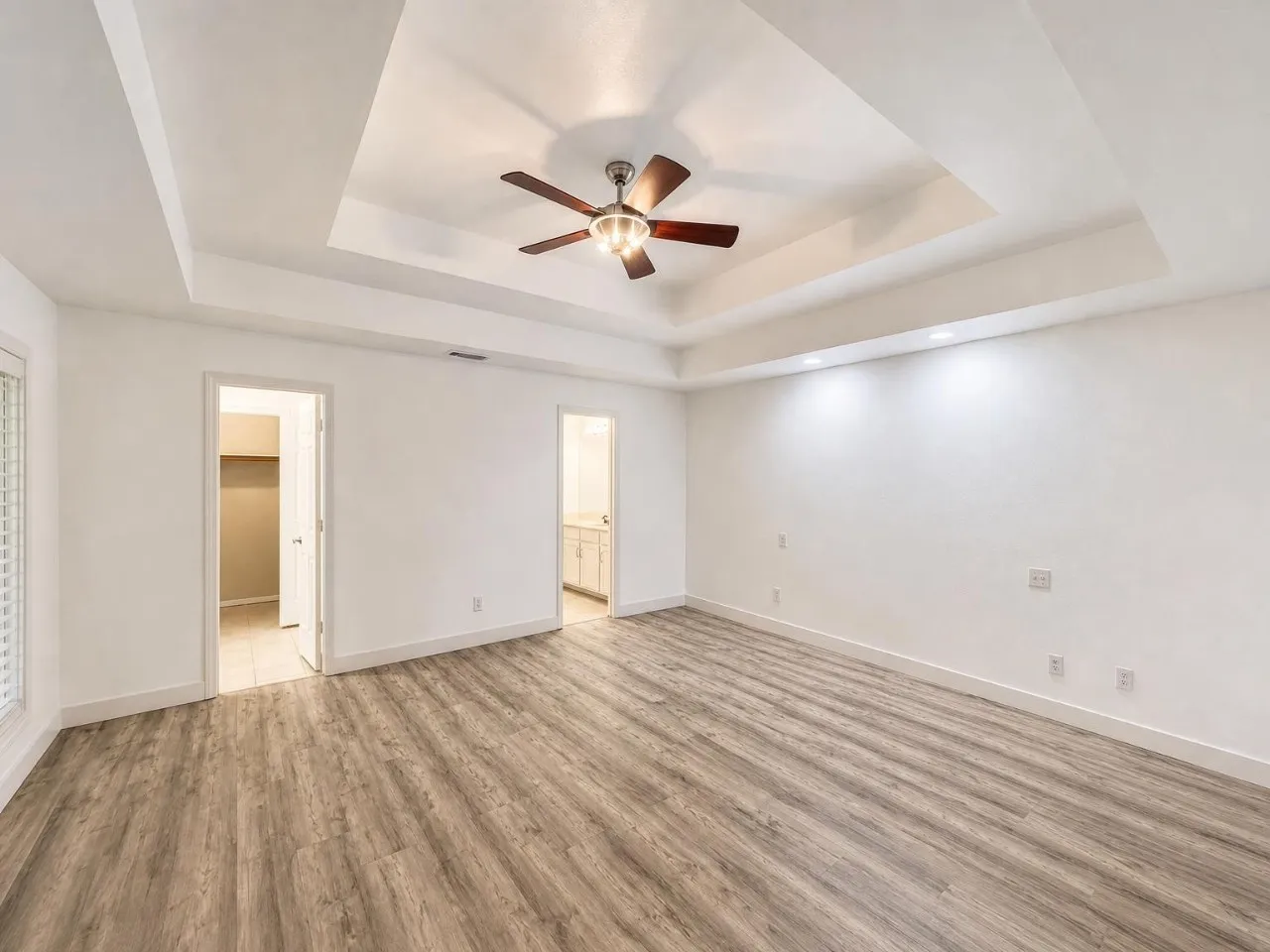 Single Family Residence For Rent in Tarrant County , 70 Legend Road, Benbrook, Texas 76132, 4 Bedroom, 3 Bathroom, 2 Garage spaces, 2,772 Sqft, built in 1985, mls#21407047, Real Estate Agent in Benbrook, Homes For Rent in Tarrant county, Homes For Rent in Benbrook, Realtor in Benbrook Texas, Real Estate Brokerage Independent Realty Texas, Luminita Cordes Realtor