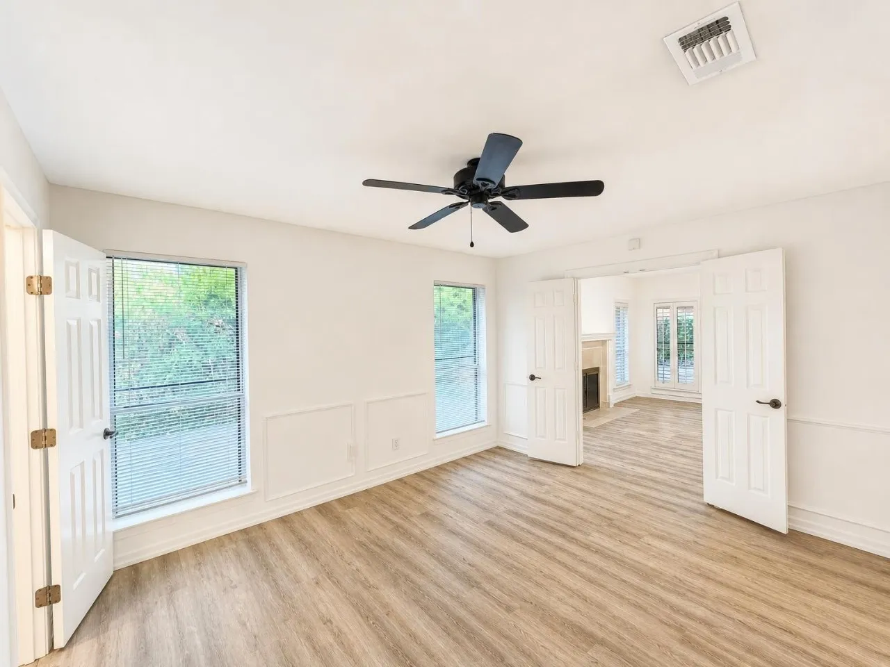 Single Family Residence For Rent in Tarrant County , 70 Legend Road, Benbrook, Texas 76132, 4 Bedroom, 3 Bathroom, 2 Garage spaces, 2,772 Sqft, built in 1985, mls#21407047, Real Estate Agent in Benbrook, Homes For Rent in Tarrant county, Homes For Rent in Benbrook, Realtor in Benbrook Texas, Real Estate Brokerage Independent Realty Texas, Luminita Cordes Realtor