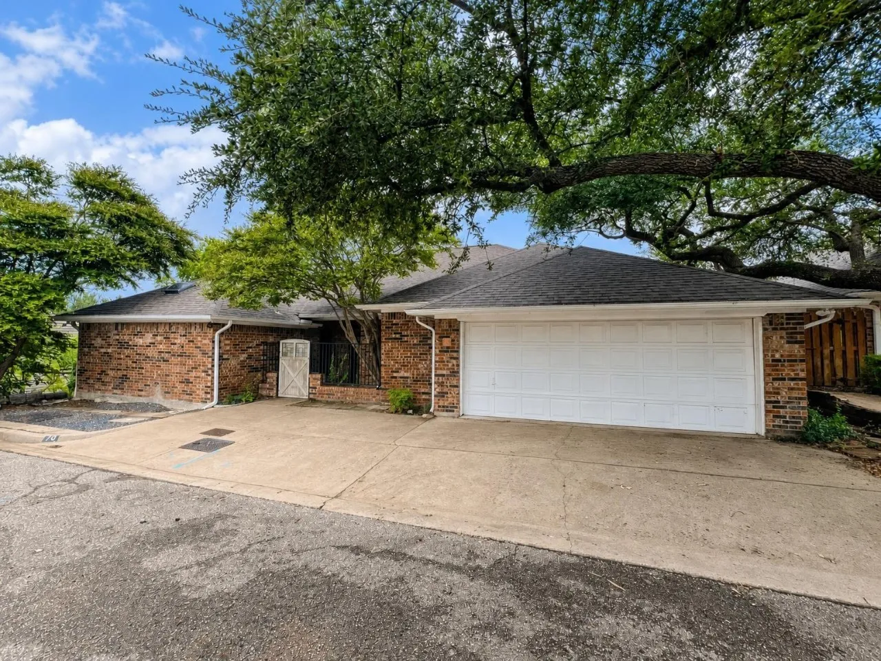 Single Family Residence For Rent