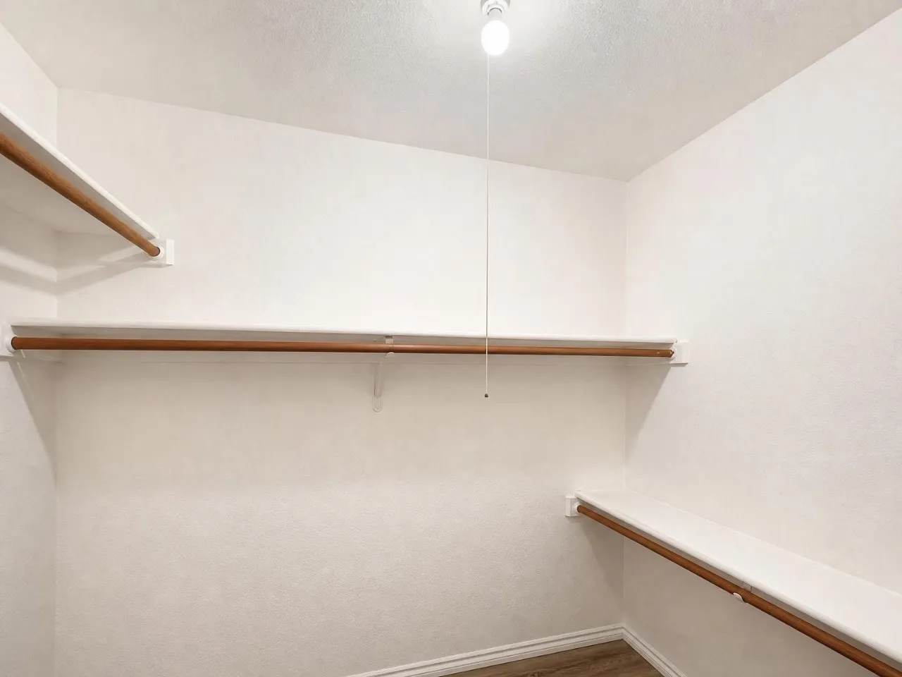 Single Family Residence For Rent in Tarrant County , 70 Legend Road, Benbrook, Texas 76132, 4 Bedroom, 3 Bathroom, 2 Garage spaces, 2,772 Sqft, built in 1985, mls#21407047, Real Estate Agent in Benbrook, Homes For Rent in Tarrant county, Homes For Rent in Benbrook, Realtor in Benbrook Texas, Real Estate Brokerage Independent Realty Texas, Luminita Cordes Realtor