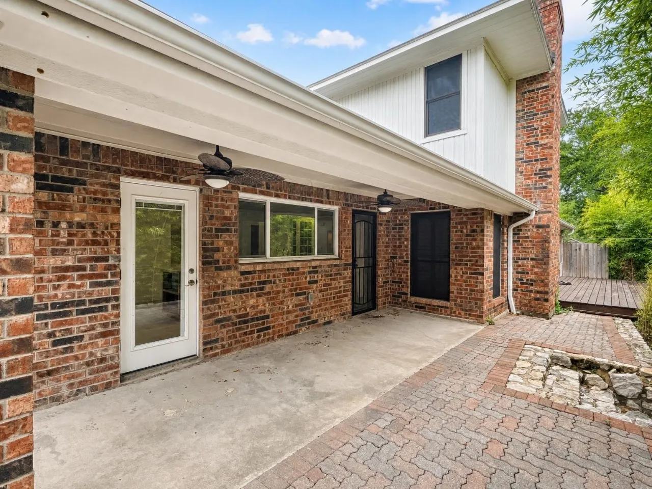 Single Family Residence For Rent in Tarrant County , 70 Legend Road, Benbrook, Texas 76132, 4 Bedroom, 3 Bathroom, 2 Garage spaces, 2,772 Sqft, built in 1985, mls#21407047, Real Estate Agent in Benbrook, Homes For Rent in Tarrant county, Homes For Rent in Benbrook, Realtor in Benbrook Texas, Real Estate Brokerage Independent Realty Texas, Luminita Cordes Realtor